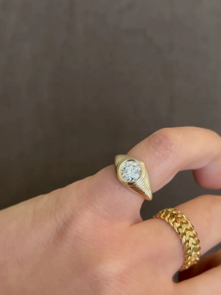 We love a diamond flip at Golden Gal 💎😍 #pinkygang #pinkyring #jewelryflip
