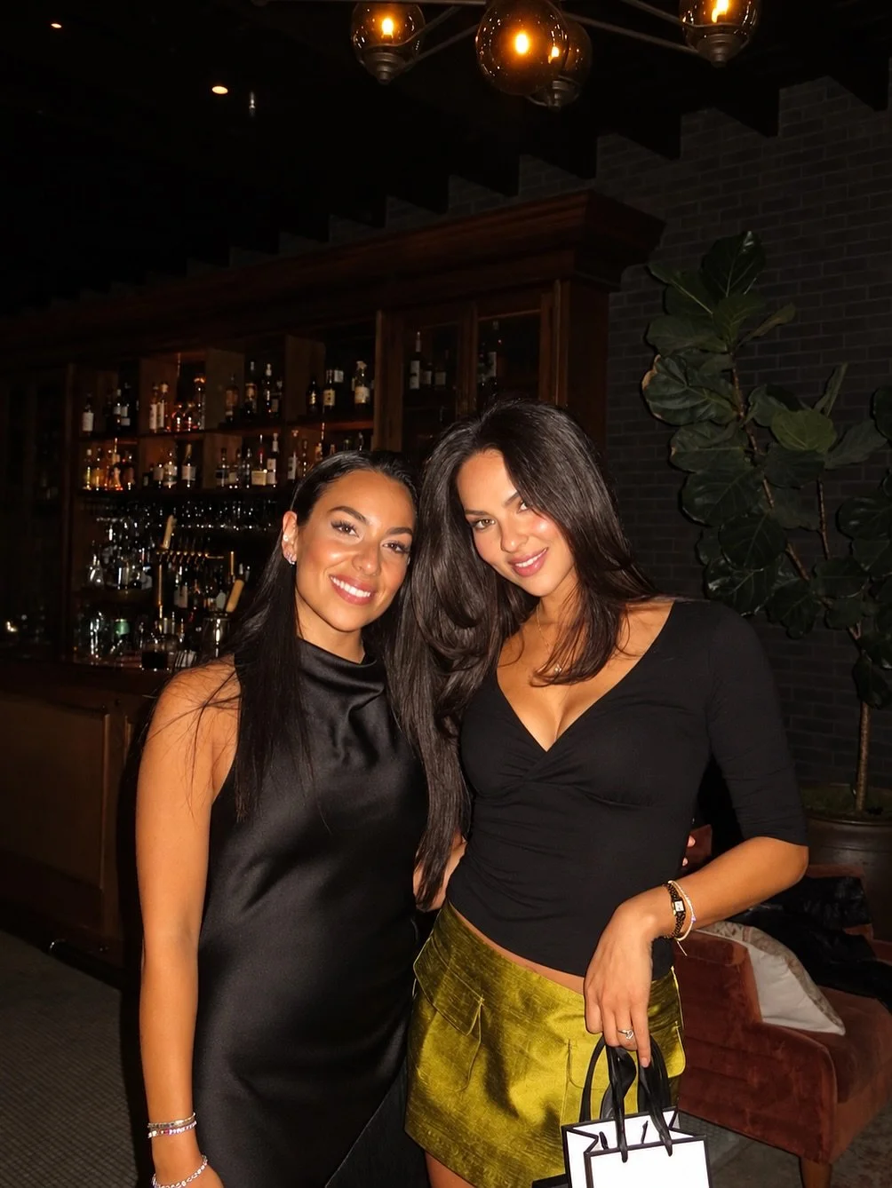 Because nothing says Girls Night Out like diamonds, dancing &amp; Detroit views 💎💎❤️&zwj;🔥 

as @hugelthug says, &ldquo;make the girls dance.&rdquo; @goldengaljewelry says, &ldquo;make the girls shine.&rdquo; 

#jeweler #customdesign #stylish #gir