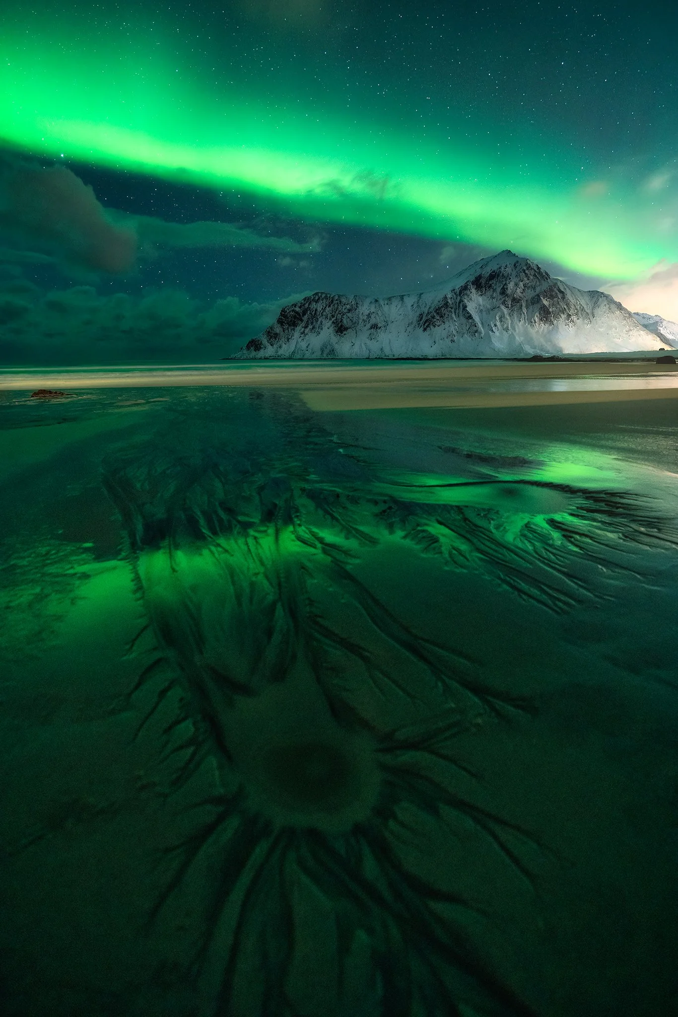 Lights and Cracks_FBed_sRGB (1).jpg