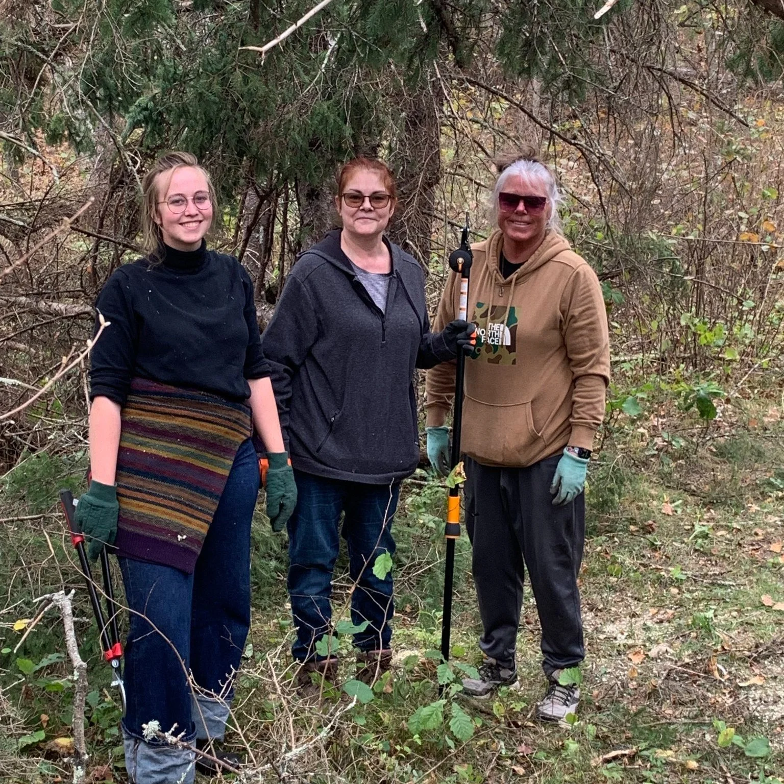 🌿 Big thanks to our amazing volunteers from Northern Risk Group! 🌿

This incredible crew of women worked hard, and had fun too! With their help, the main trail is now open all the way to the very north end of the lake. We are seeing some real progr