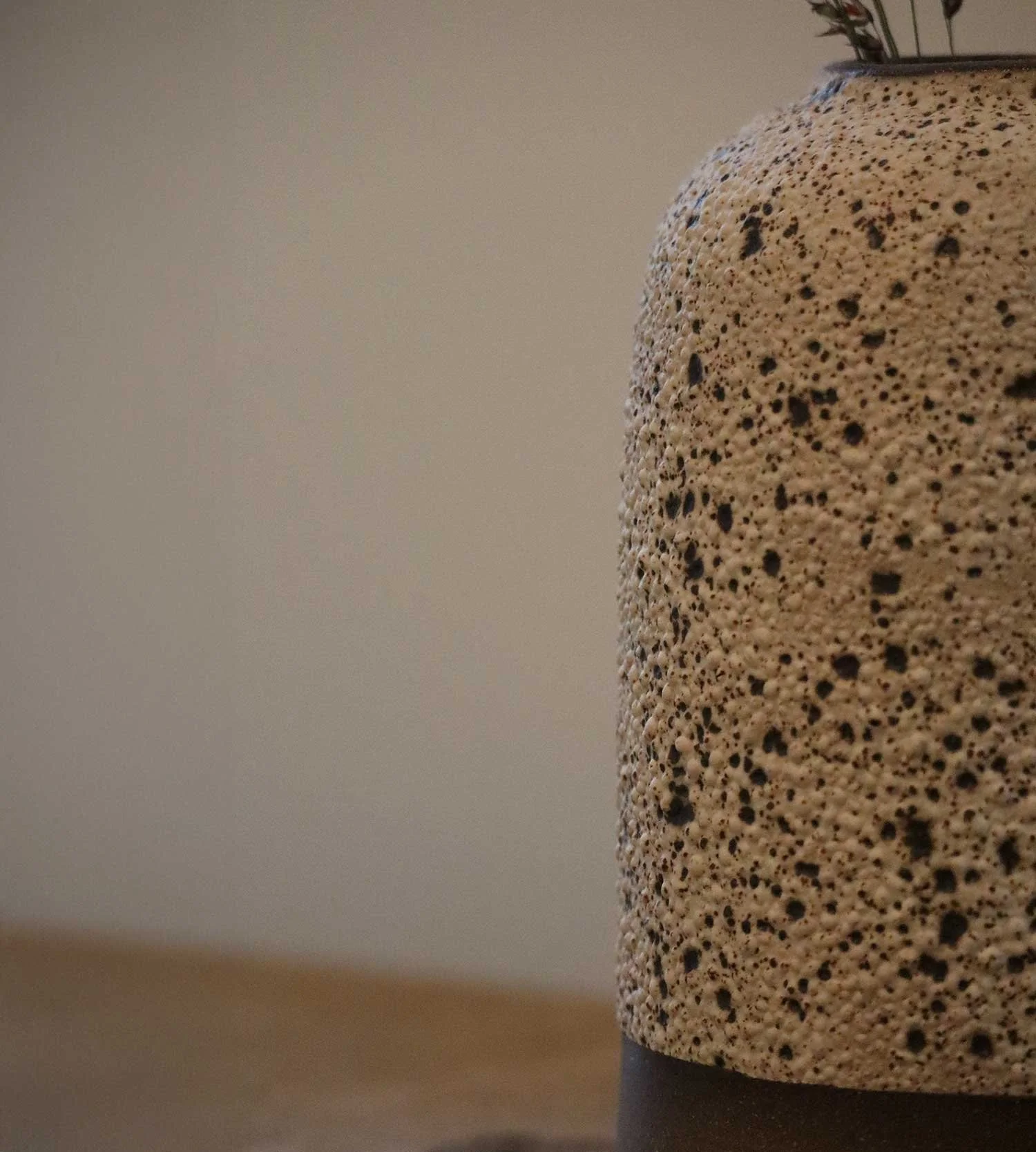 The-Strata-Vase-Ash-Swell-4.jpg
