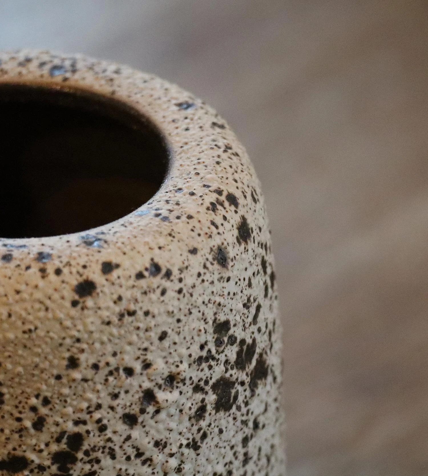 The-Strata-Vase-Ash Line (Large)-4.jpg