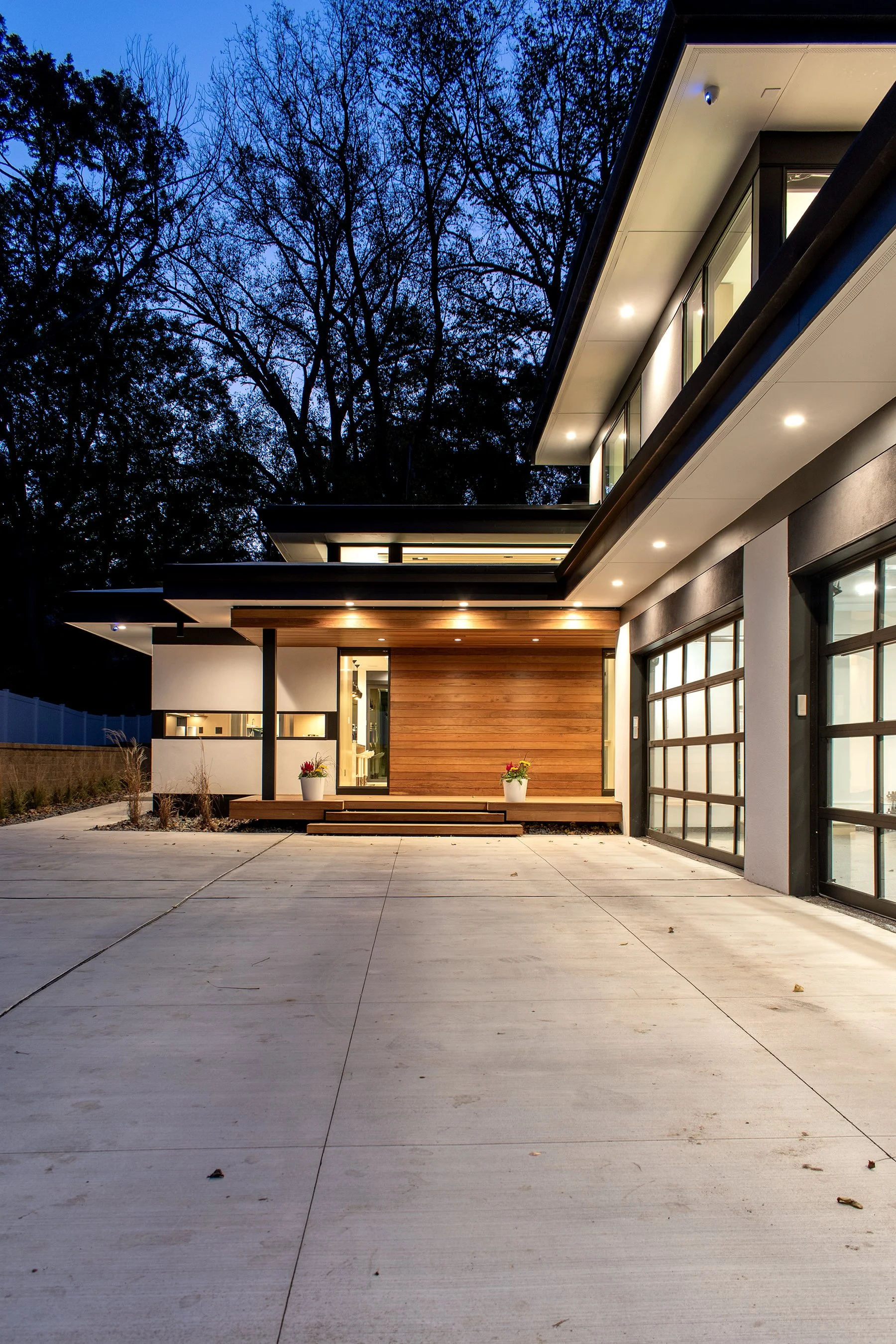 Minnetonka 01_Exterior Front Parallel_351.jpg
