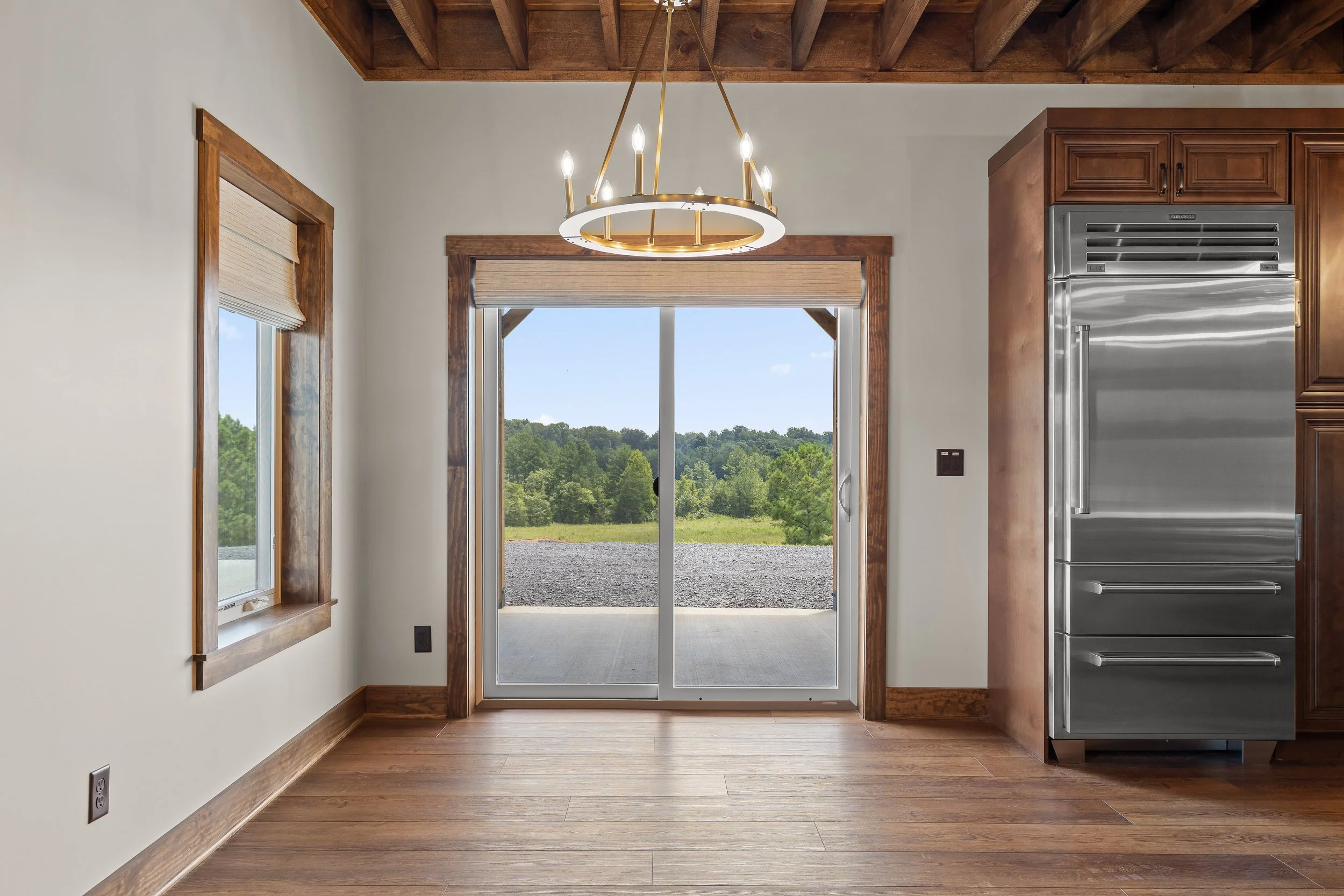 custom-barndominium-interior-lighthouse-construction-diningroom.jpg