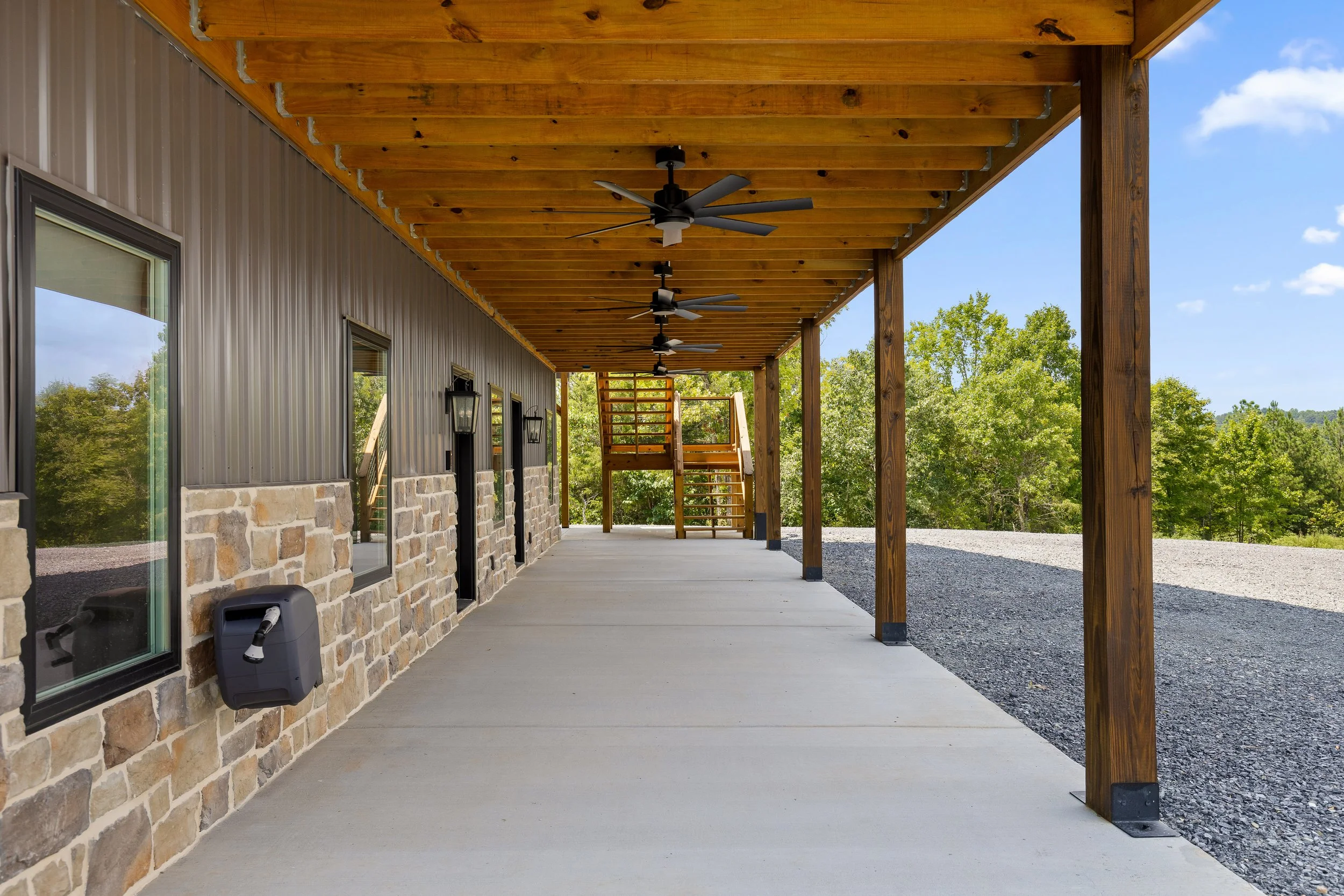 custom-barndominium-exterior-lighthouse-construction-13.jpg