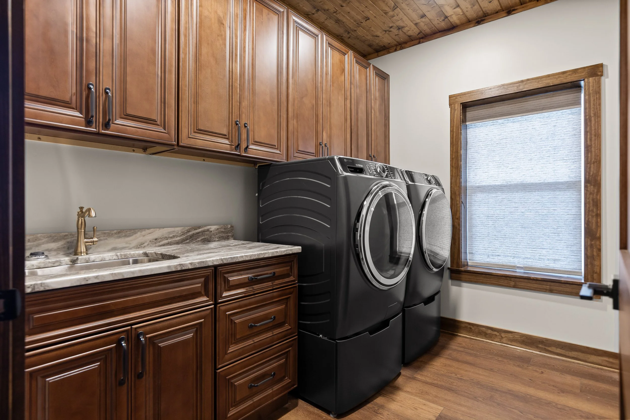 custom-barndominium-interior-lighthouse-construction-laundry2.jpg