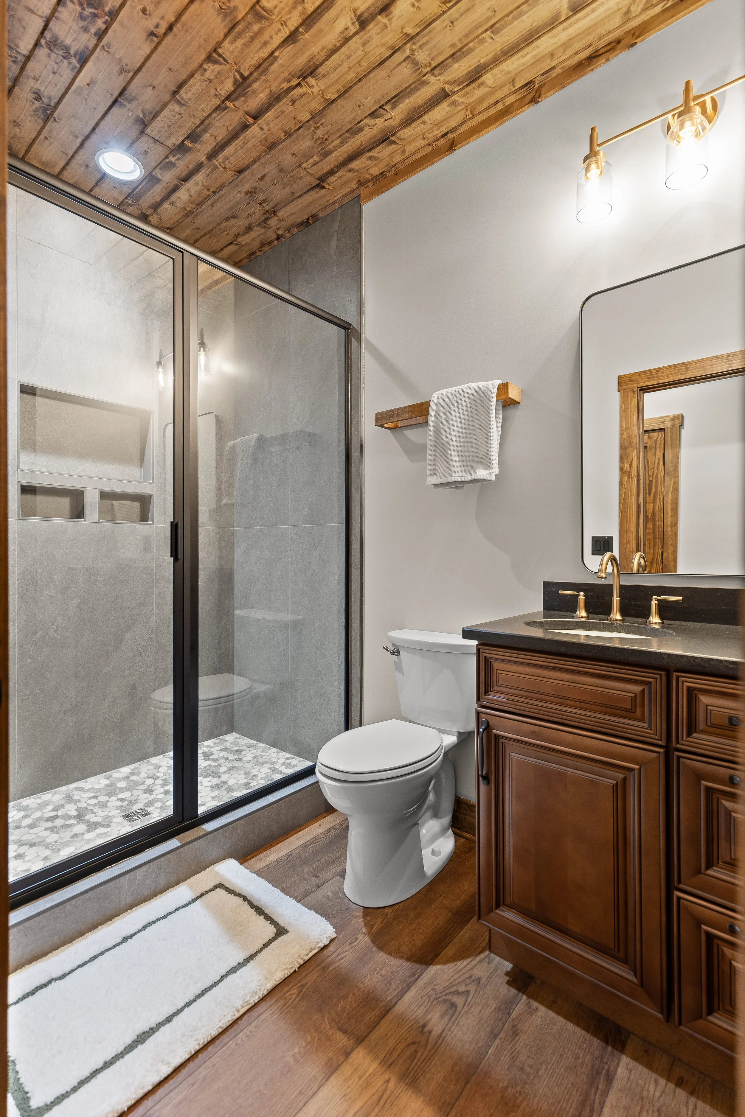 custom-barndominium-interior-lighthouse-construction-bathroom.jpg