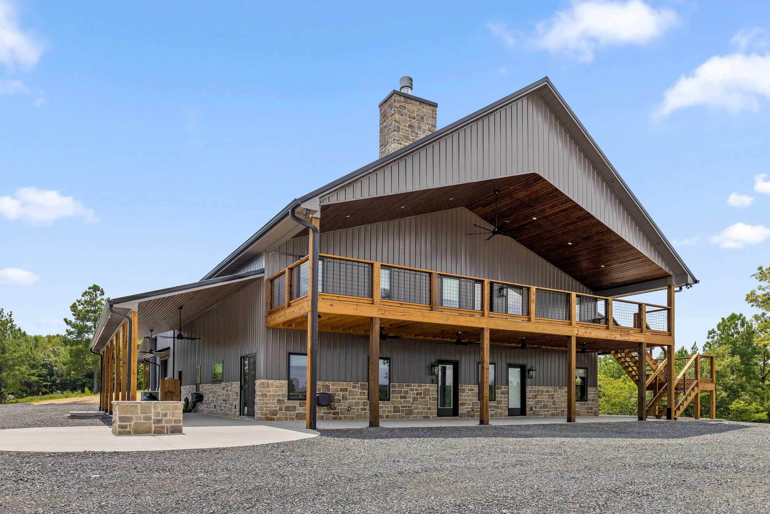 custom-barndominium-exterior-lighthouse-construction-chattanooga-tn.jpg
