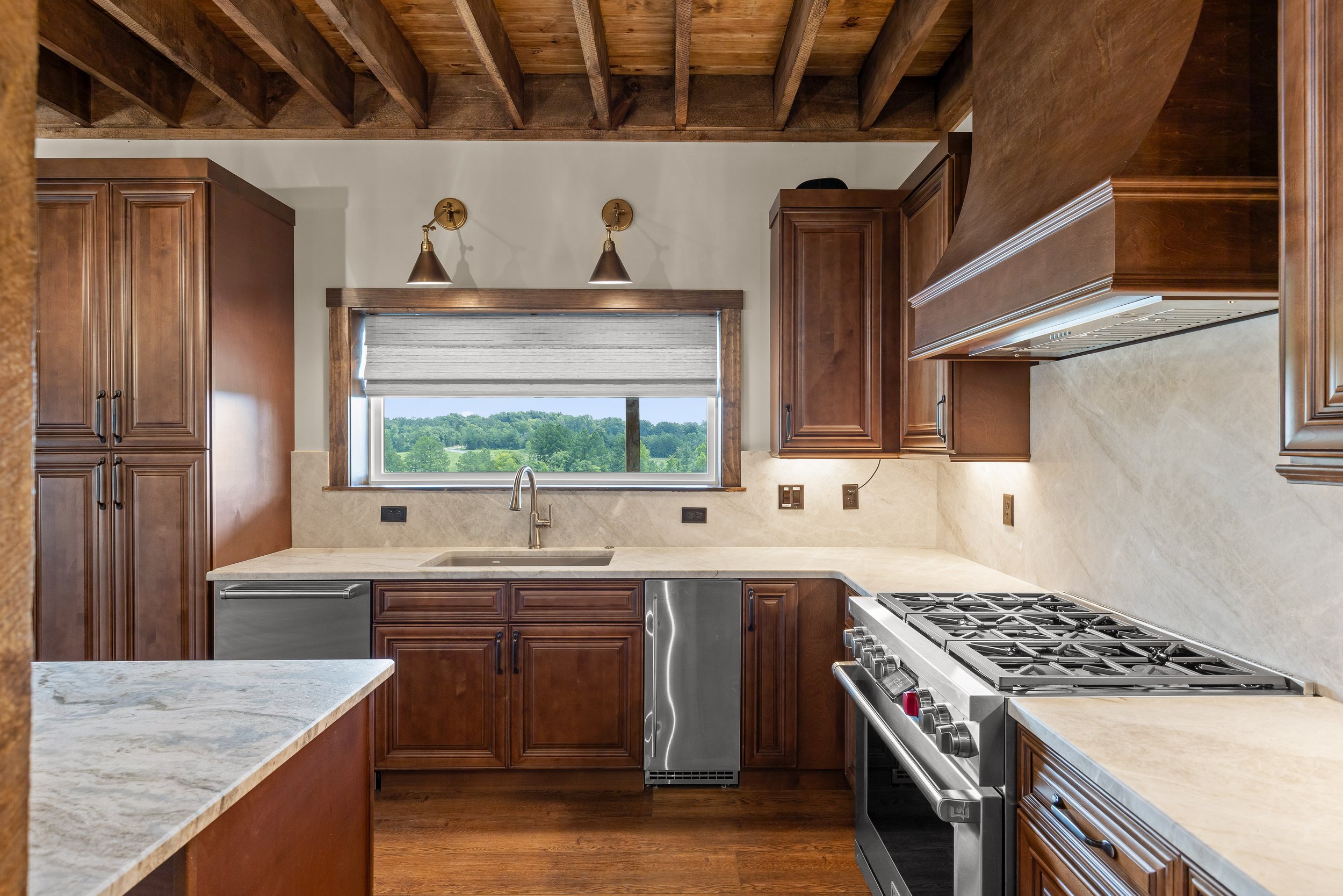 custom-barndominium-interior-lighthouse-construction-kitchen-chattanooga-tn.jpg
