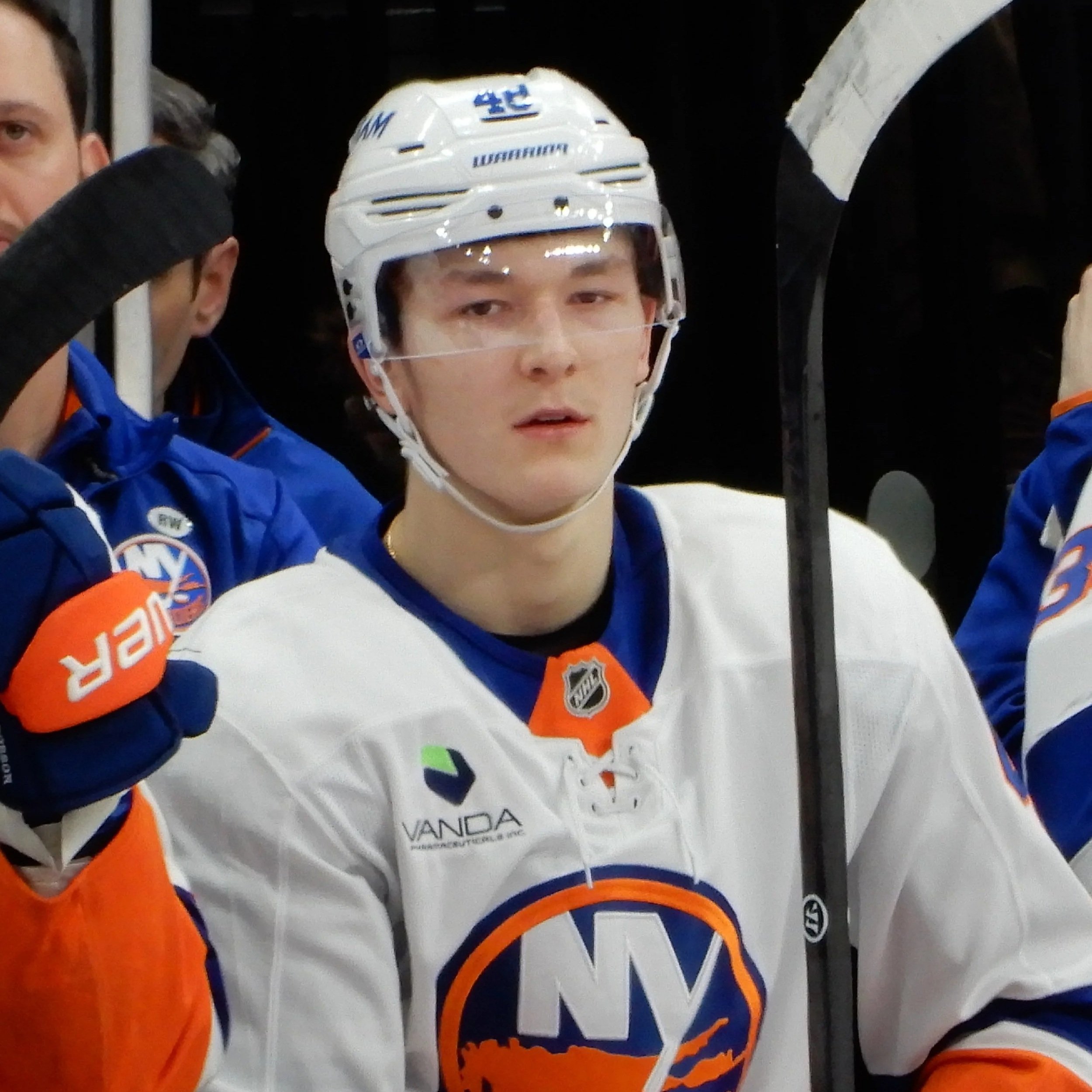 Schaefer’s Breakout Rookie Season Fuels Islanders in 4-3 OT Win