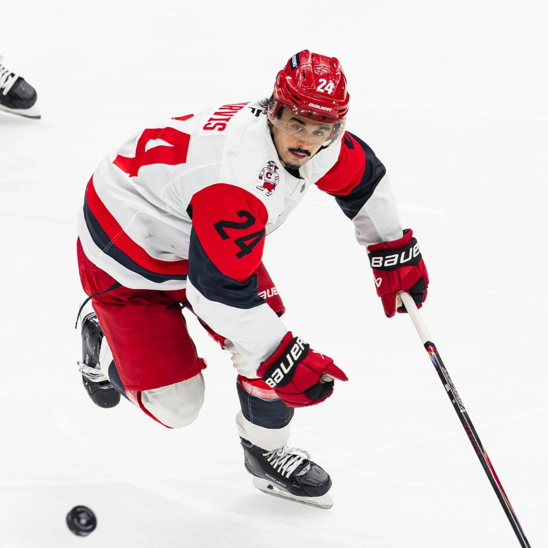 Kraken Capitalize on Limited Chances, Edge Hurricanes 2–1 Behind Daccord’s 35 Saves