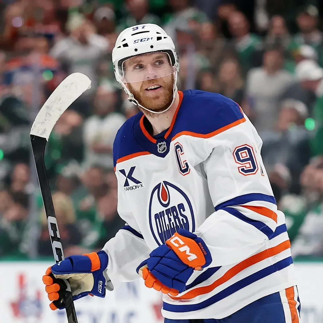 McDavid Explodes for Hat Trick, Five Points as Oilers Surge to Top of Pacific