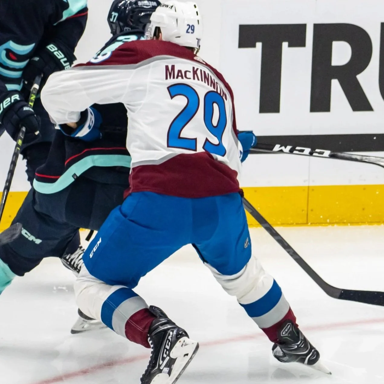Avalanche Clinch Presidents’ Trophy, MacKinnon Powers Historic Season