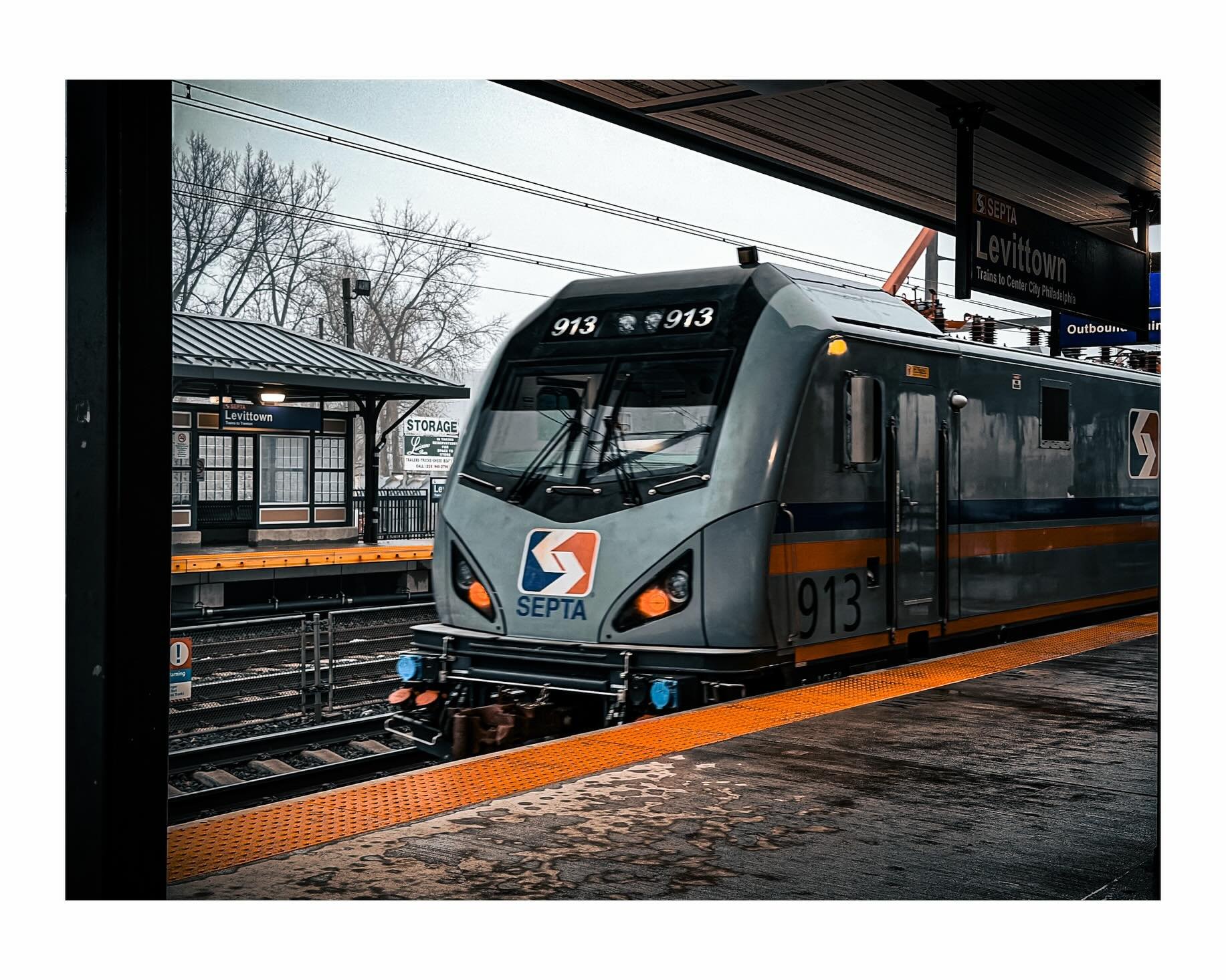 Still moving. 

#septa #masstransit #photography