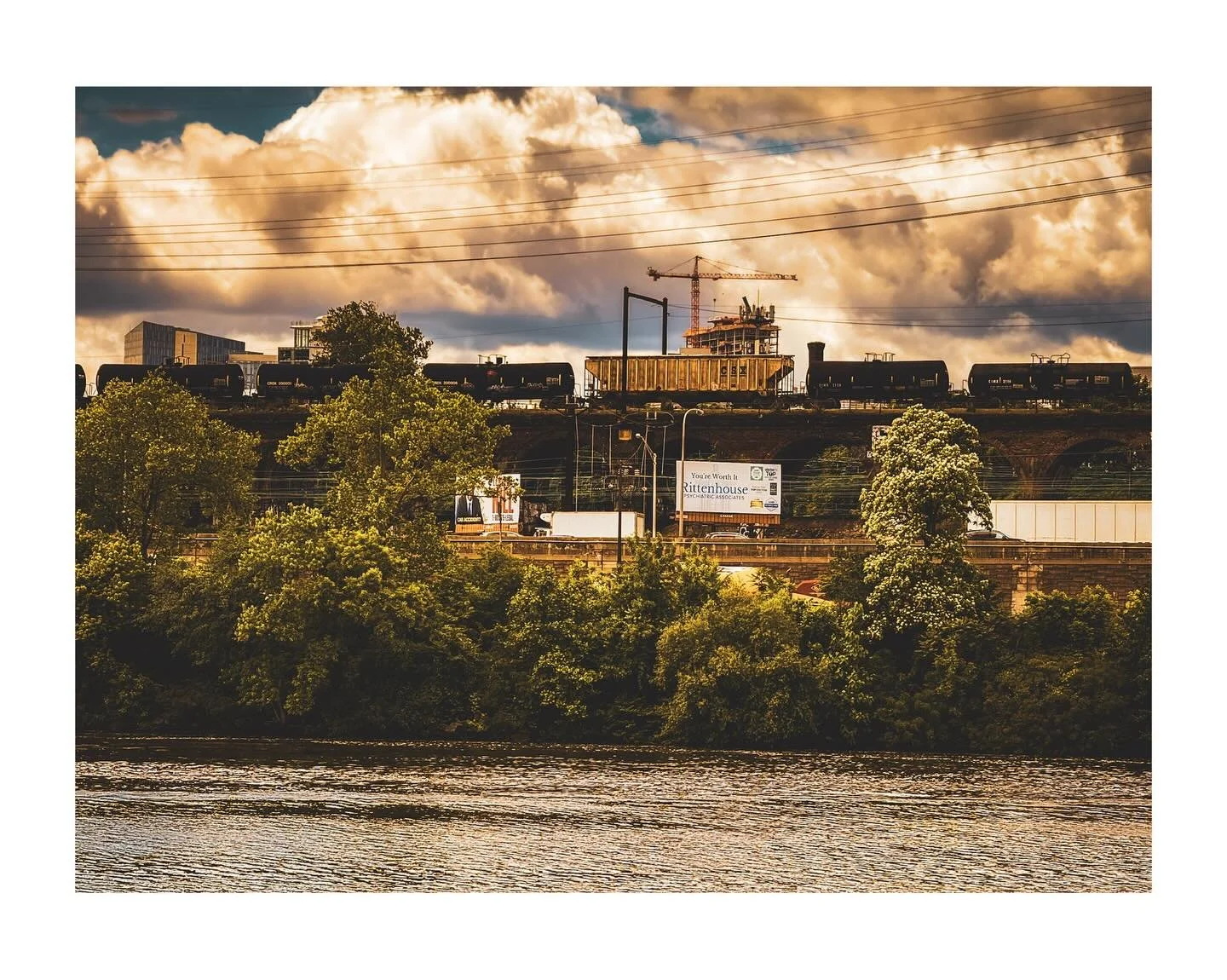 Steel wheels, river views.
📍: Philadelphia, PA

#philly #schuylkillriver #photography #trains