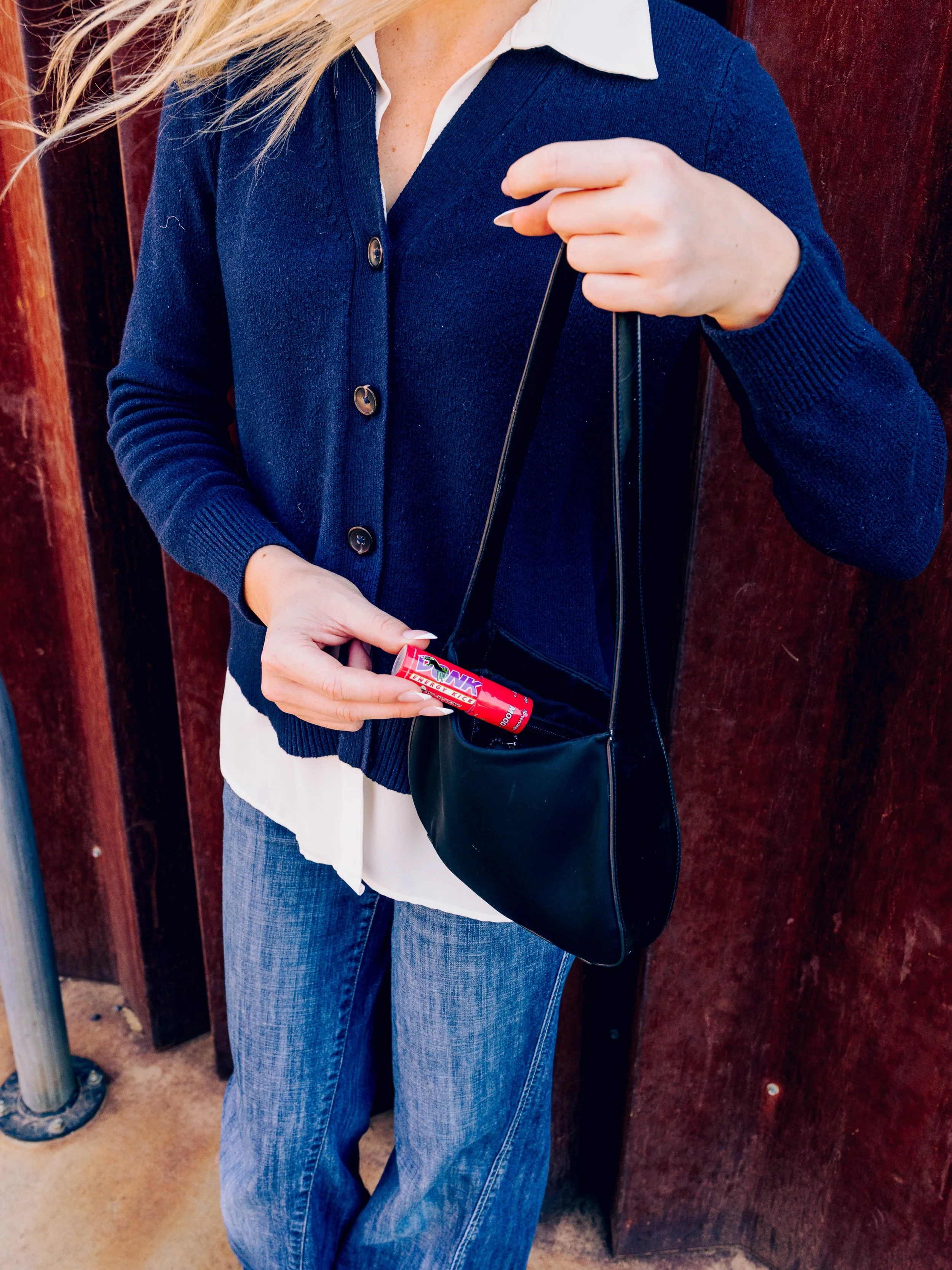 The new purse essential. A little kick, wherever you go. ⚡️

Clean Energy, No Caffeine

#DONKEnergy #EnergySpray #CaffeineFree #NoSipAllKick