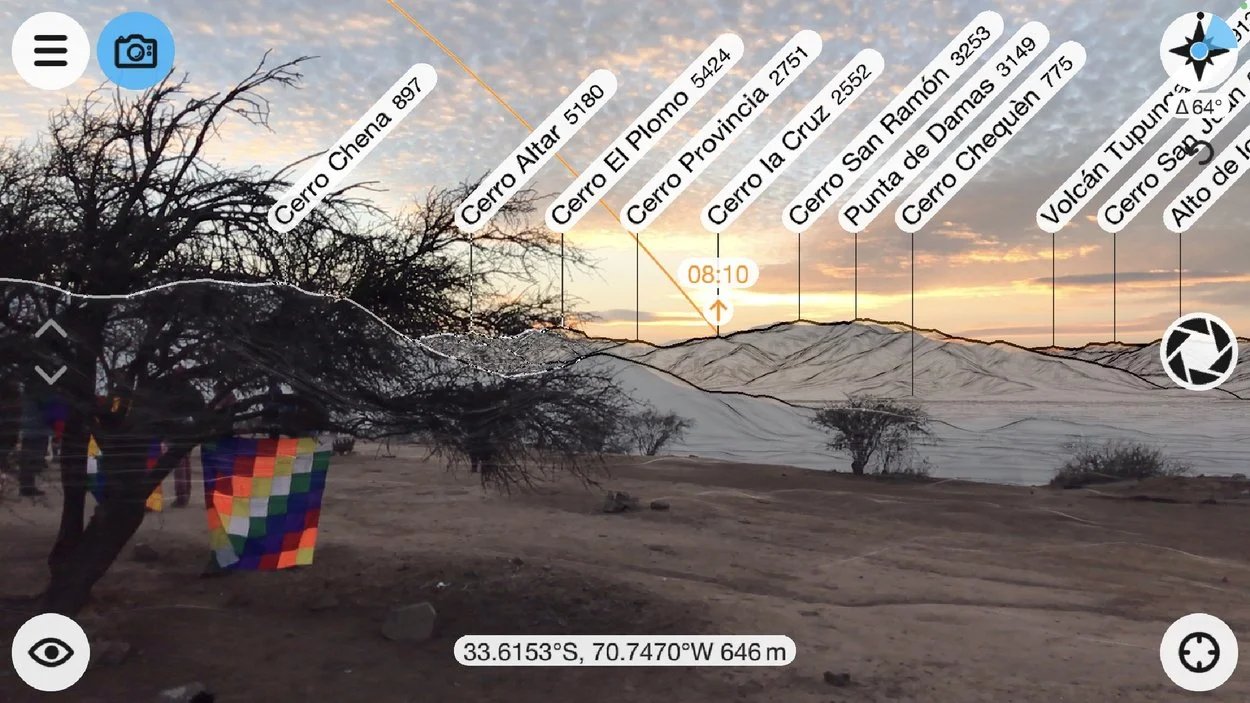 Sunset over mountains labeled with names and elevations, including Cerro Chena, Cerro Atar, Cerro El Plomo, Cerro Provincia, Cerro La Cruz, Cerro Ramón, Punta de Damas, Cerro Chequén, and Volcán Tupungato, created by artist Elisa Balmaceda.