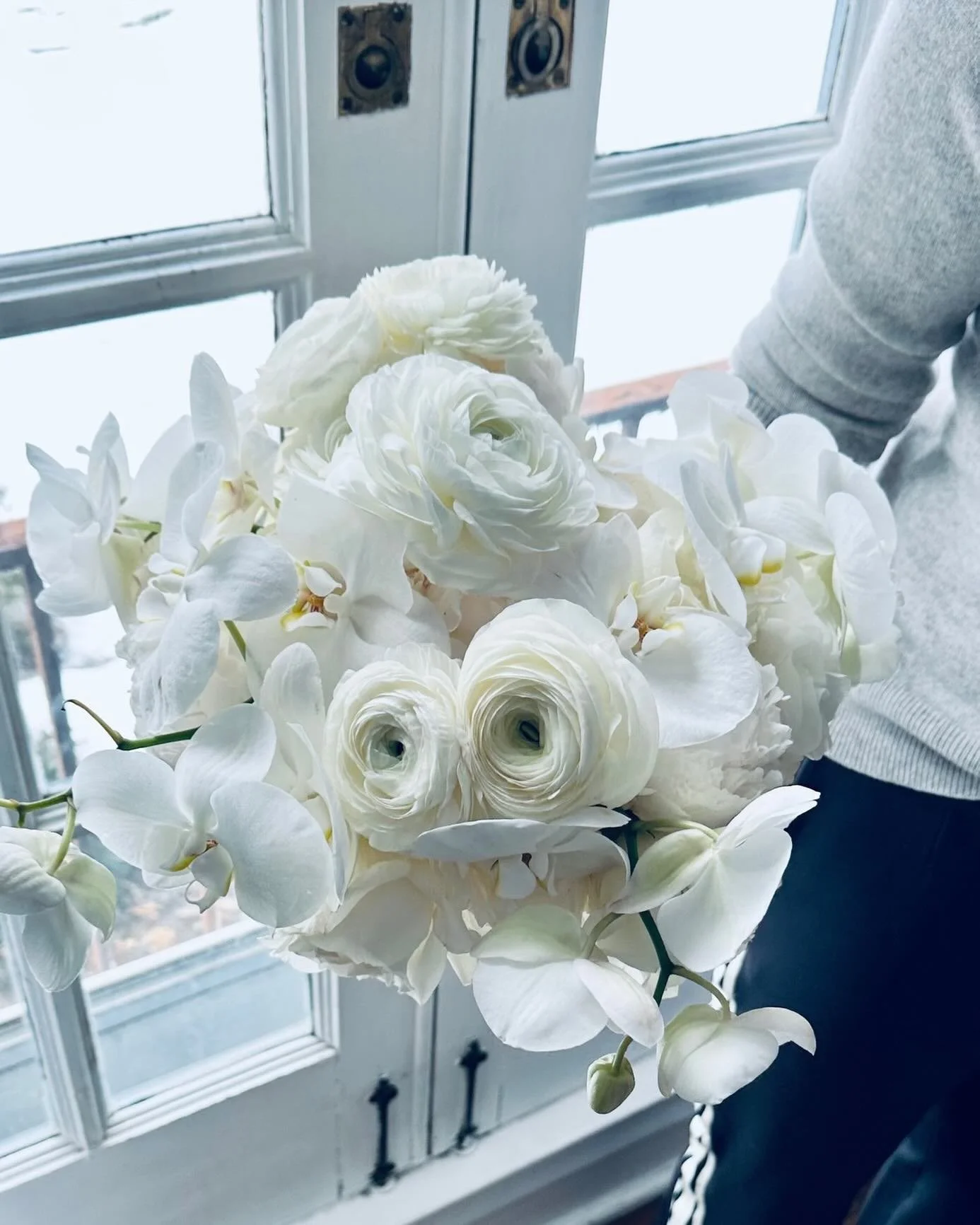 Big wedding day! Congratulations to Mary and Jack🤍 
Bridal &amp; Bridesmaids bouquets