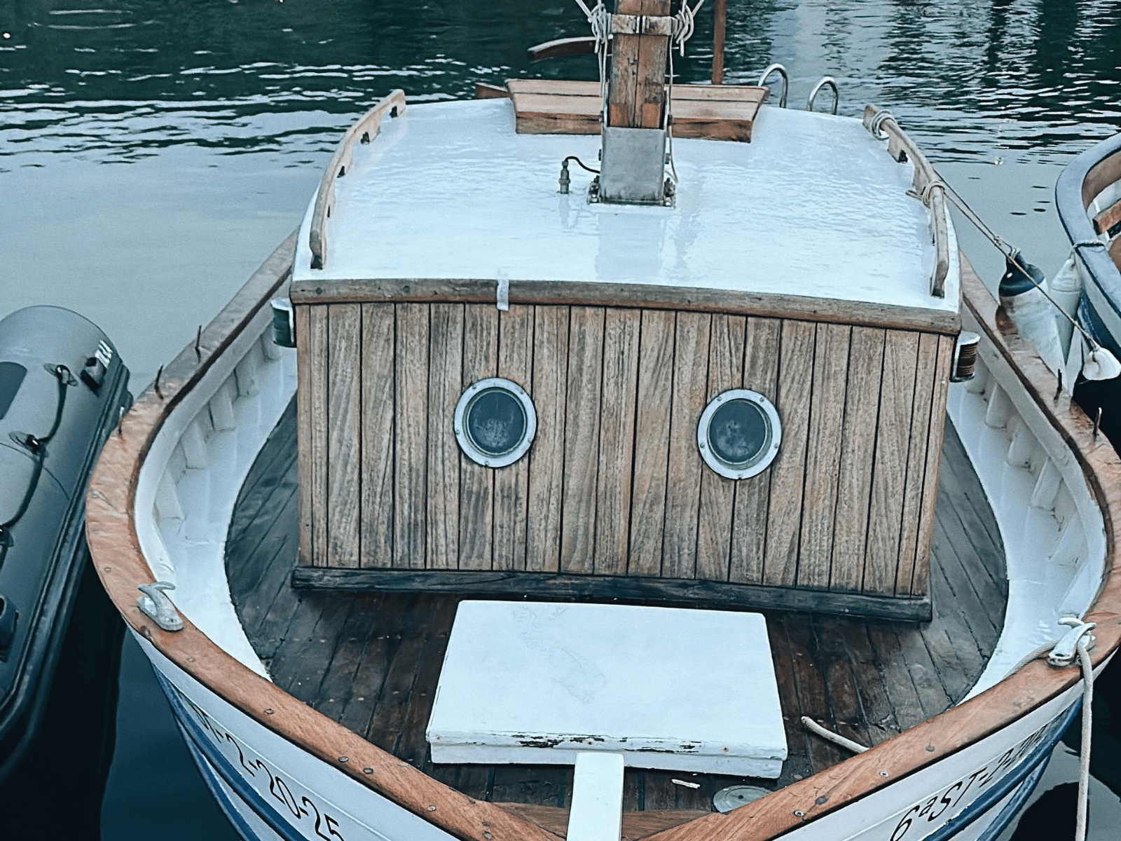 Excursión íntima en barco en Cadaqués para grupos reducidos