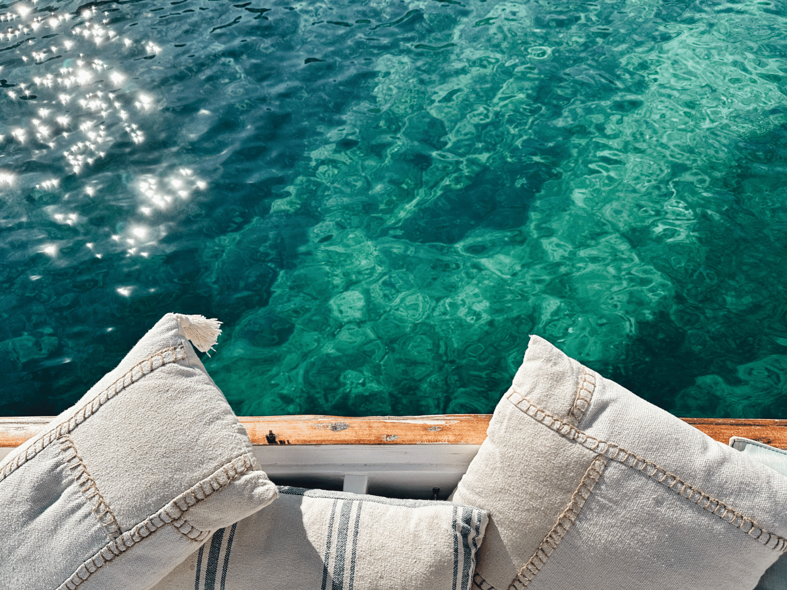 Experiencia privada en barco en Cadaqués con aperitivo y extras