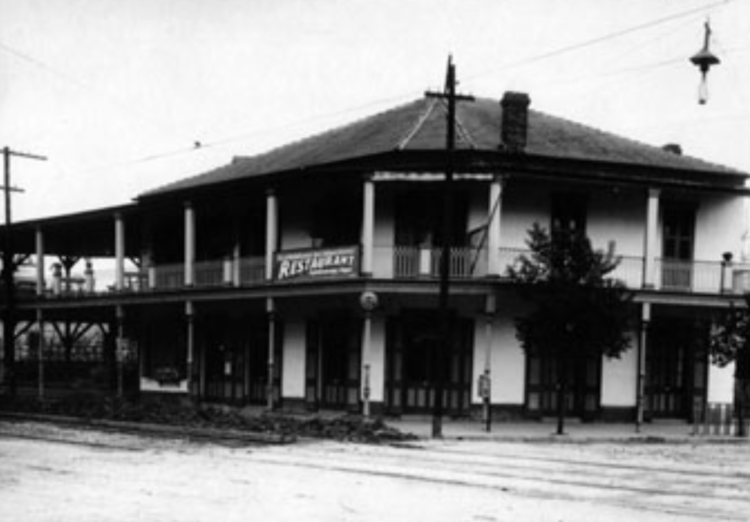 A black and white photo of Ralph's on the Park in 1912 when it was the City Park Tavern (AKA Old Reliable)..