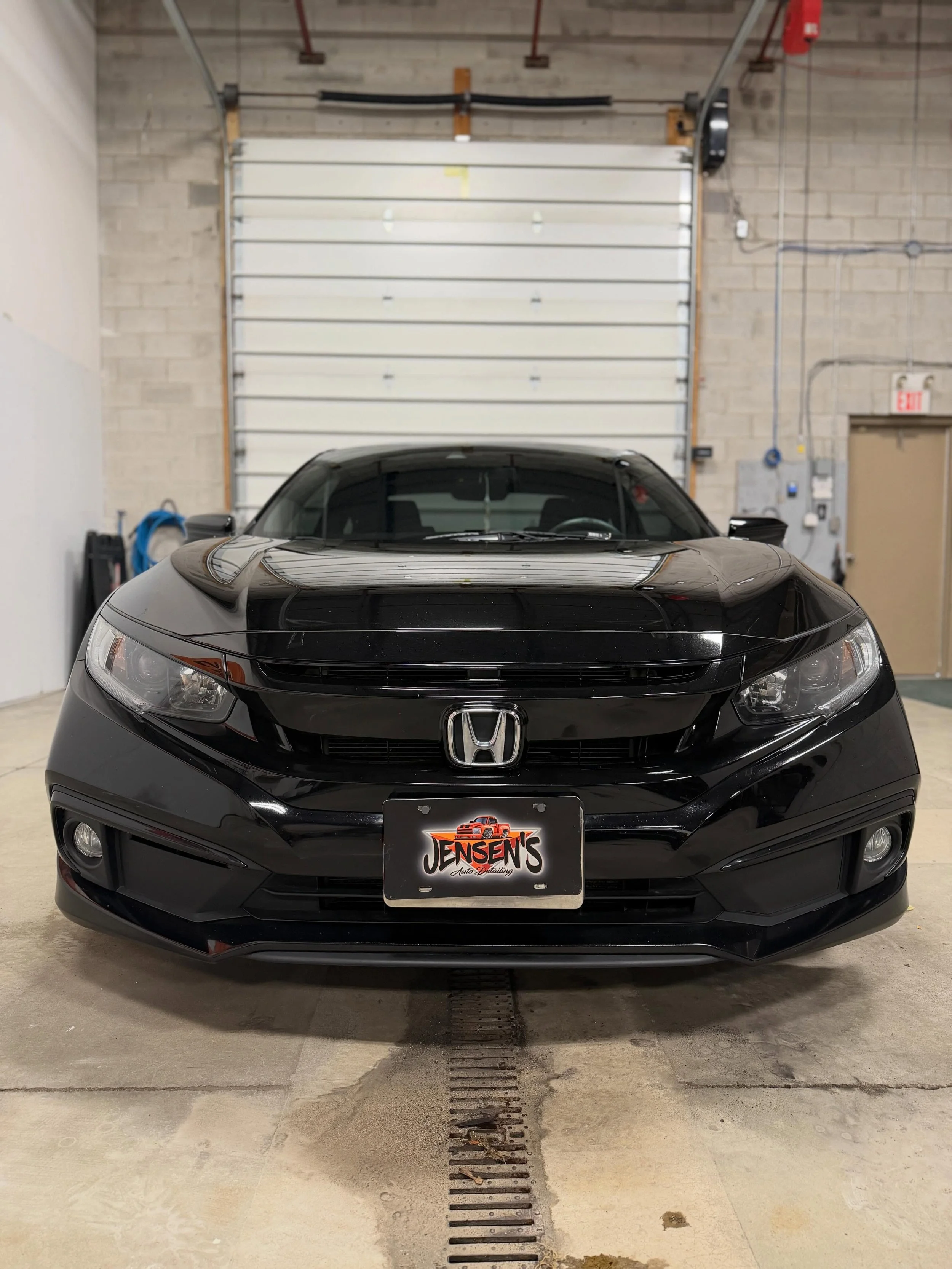 This 2020 Honda Civic Coupe came in needing some serious love, so we gave it the full refresh inside and out. ✨

✔ Level 2 paint correction to remove swirls and bring the gloss back
✔ Full interior reset to get everything looking fresh and clean agai