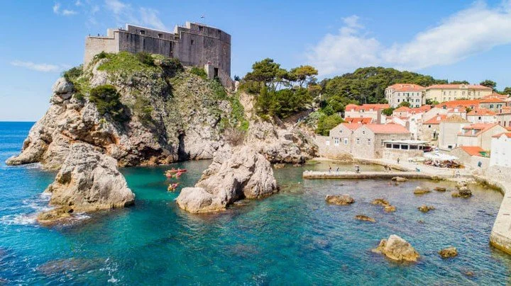 Discover the beauty of Croatia with our unforgettable itineraries! Explore the enchanting city of Dubrovnik, where you can marvel at the dramatic Fort Lovrijenac. Wander through charming villages and immerse yourself in the rich history and culture t