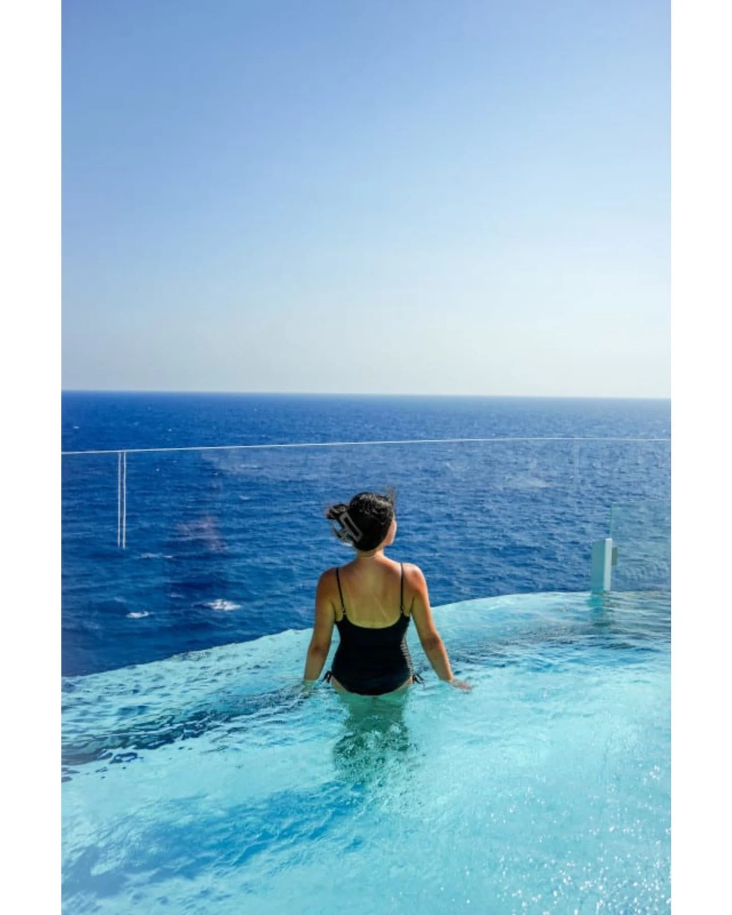 🌊☀️ Welcome aboard the Celebrity Ascent, where luxury meets adventure! Dive into the stunning Infinity Pool and soak up the sun under the beautiful blue skies and turquoise ocean. With a variety of onboard activities and public spaces designed for r