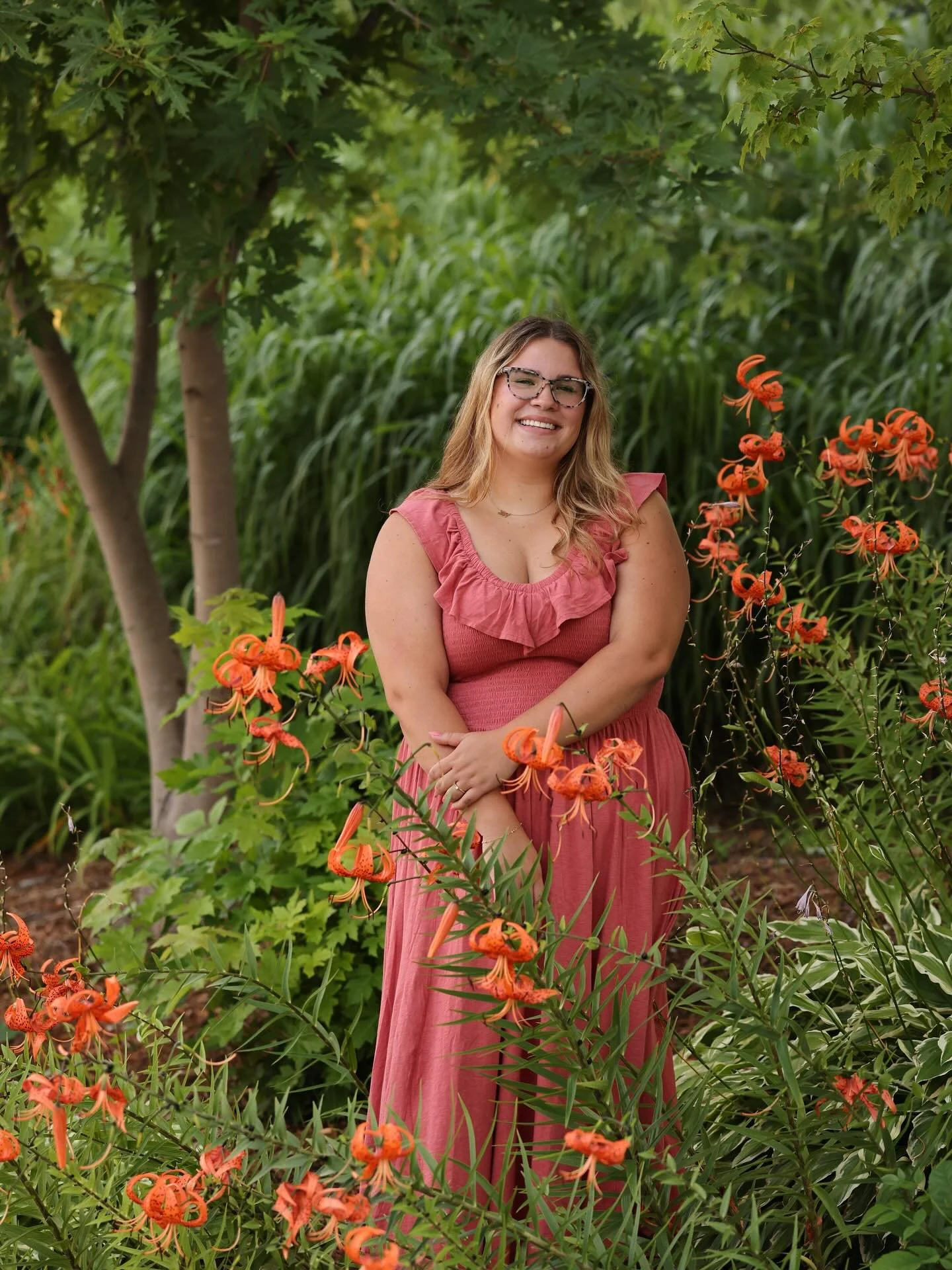 Golden skies, warm breeze, and all the summer vibes ✨ Nothing beats a perfect summer night spent capturing senior memories. #SeniorSession #GoldenHourGlow #ForeverYouStudios