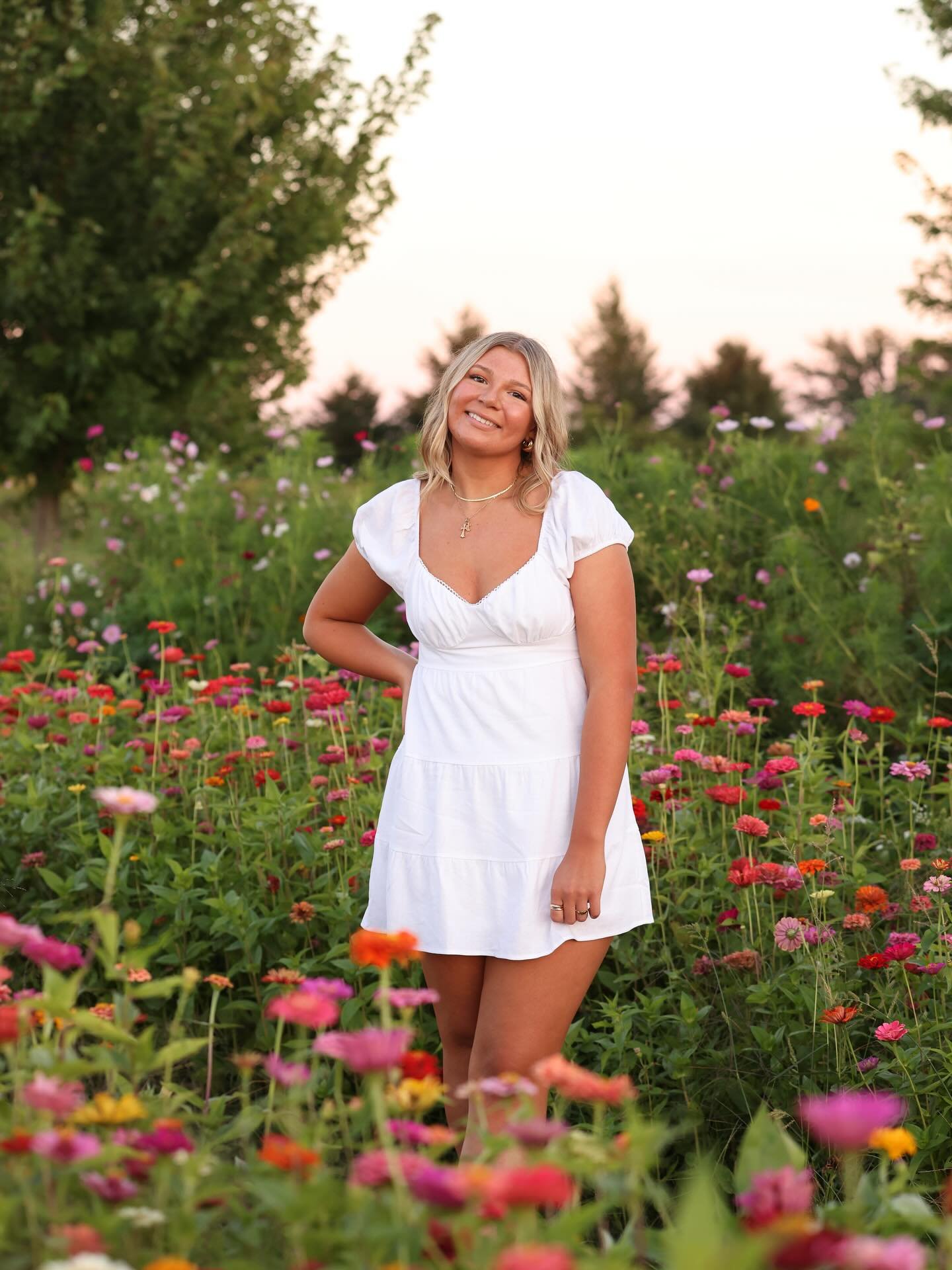 🌸🌾 Senior pictures at Berry and Bloom &mdash; where every photo feels like a fairytale! Picture golden hour glow, rows of stunning blooms, and YOU right in the heart of it all. Let&rsquo;s celebrate this milestone surrounded by the beauty of the fa