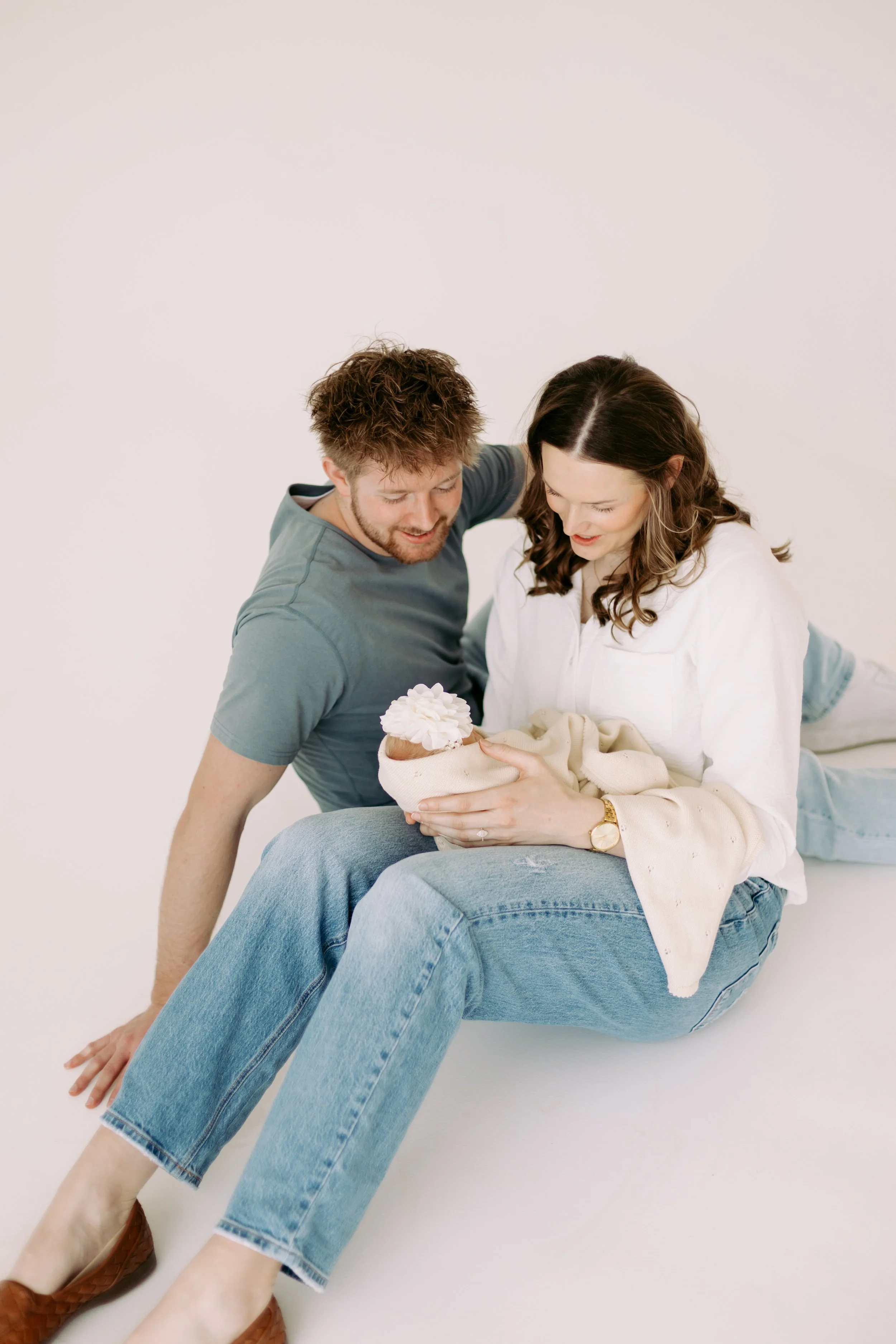 sitting family photos with a newborn