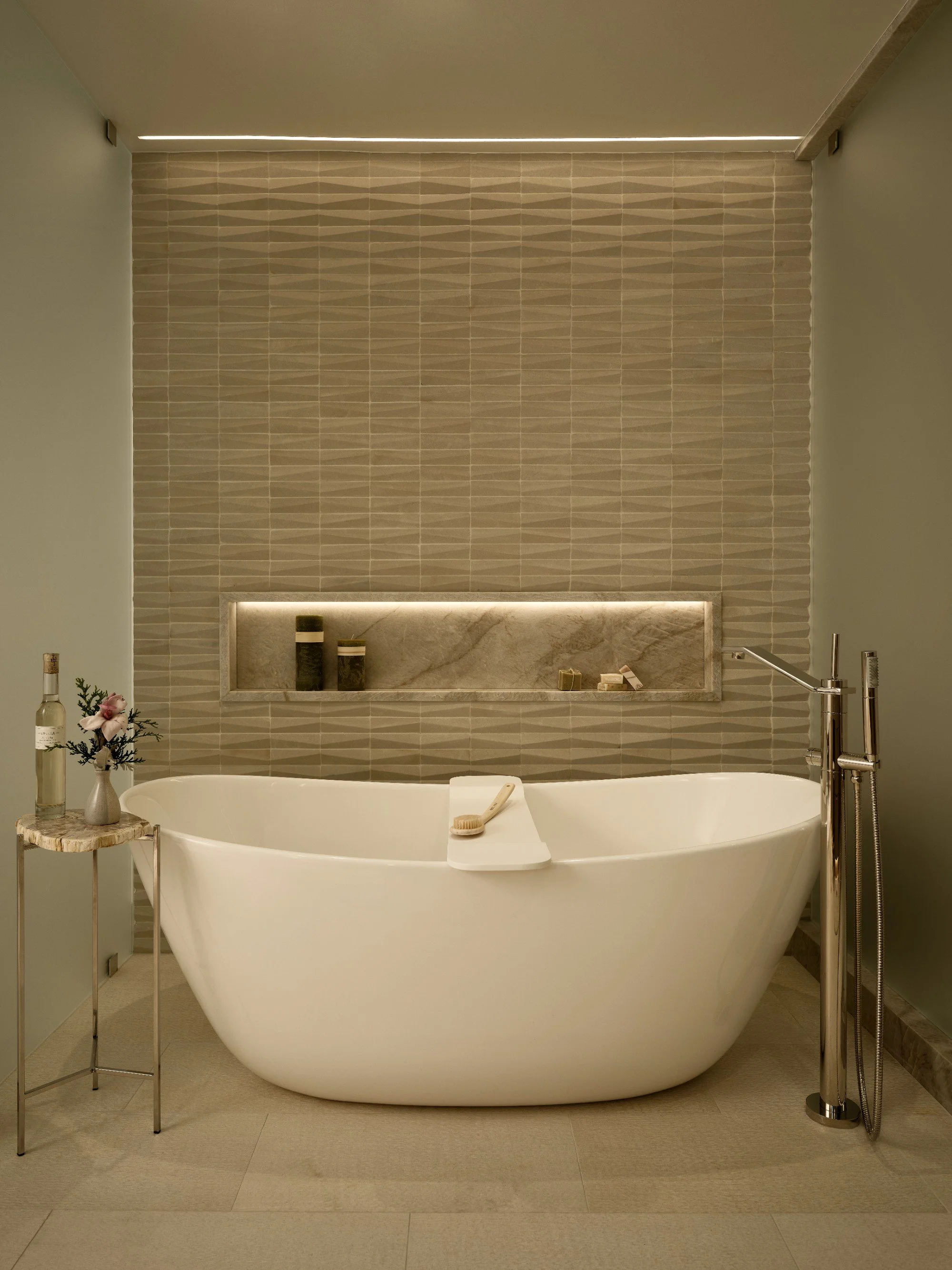 _Jacobs Interiors_Markowitz_Primary Tub.jpg