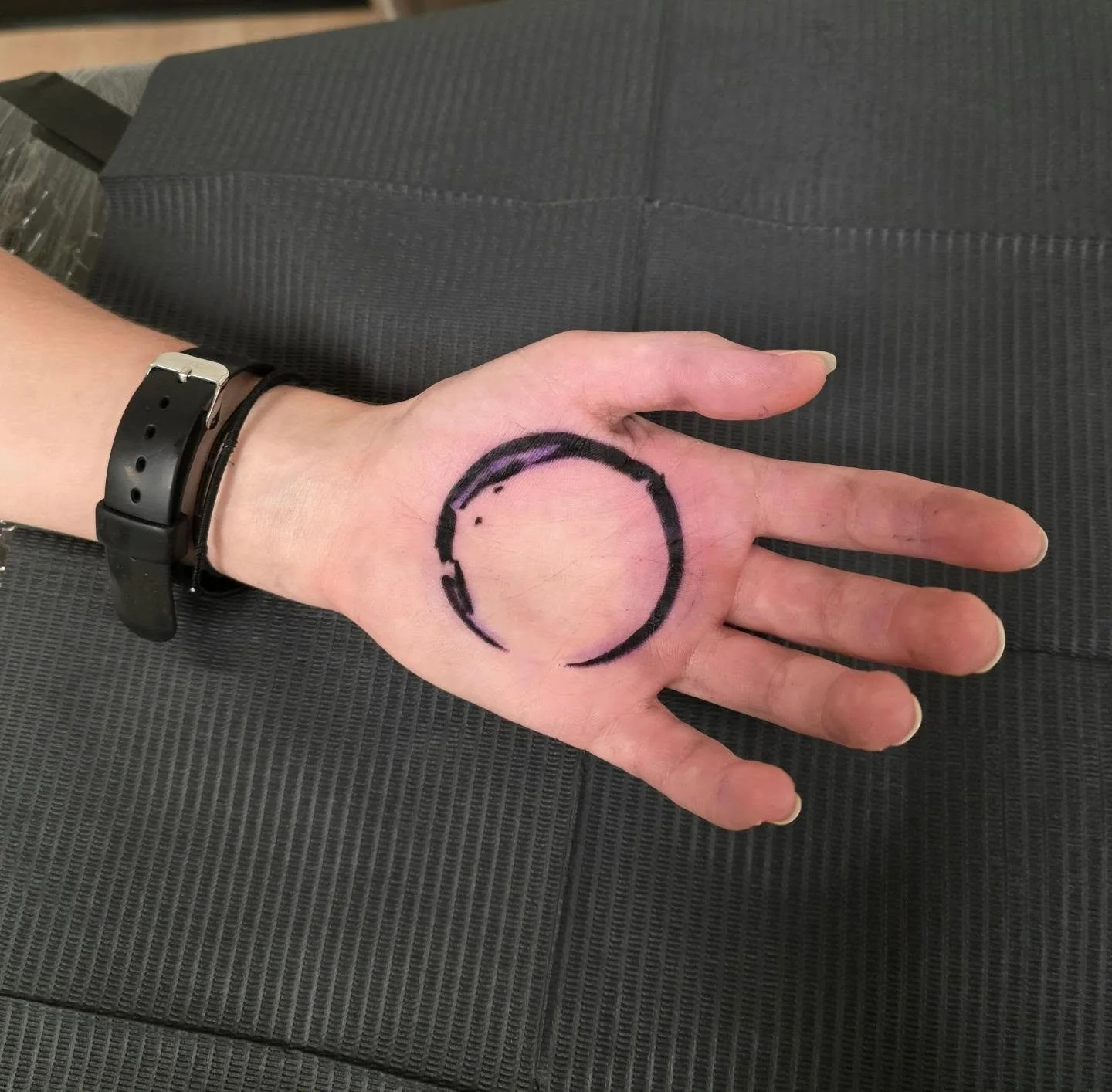 Really fun palm tattoo the other day! 🌙 its definitely an interesting spot to tattoo, i think it turned out pretty cool tho 🥰

#halfmoontattoo #massachusettstattoo #yournexttattooartist #fyptattoos #palmtattoo