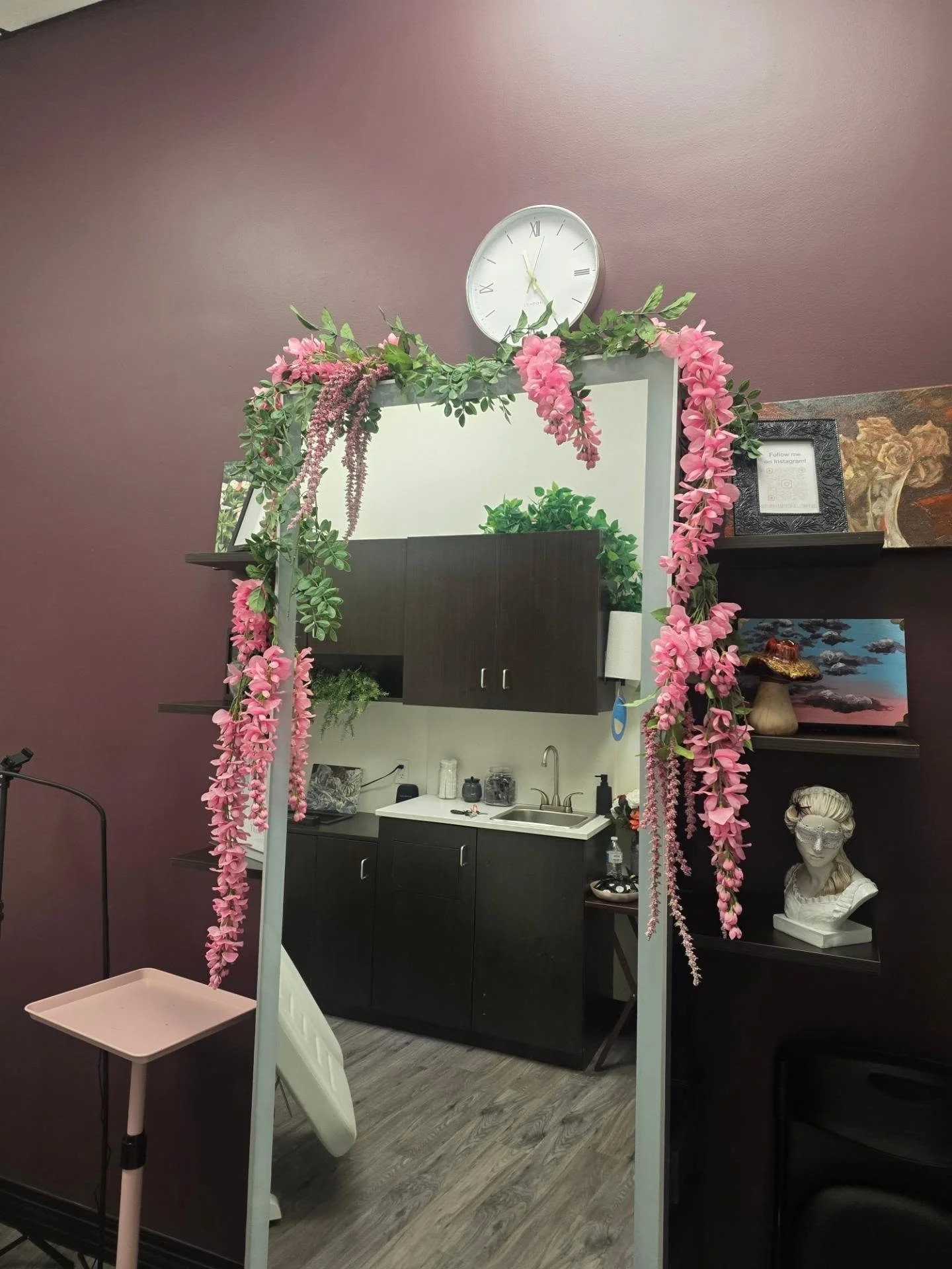 Did some more decorating in my studio!!! I'm super happy with how its all coming together 🥰

#worcesterma #worcestertattoos #newtattoostudio #gothictattoosofworcester #tattooartist