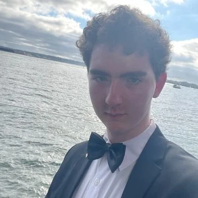 CHARLIE L. - 🎹  Piano, Voice, Bass, Guitar, Ukulele & Violin