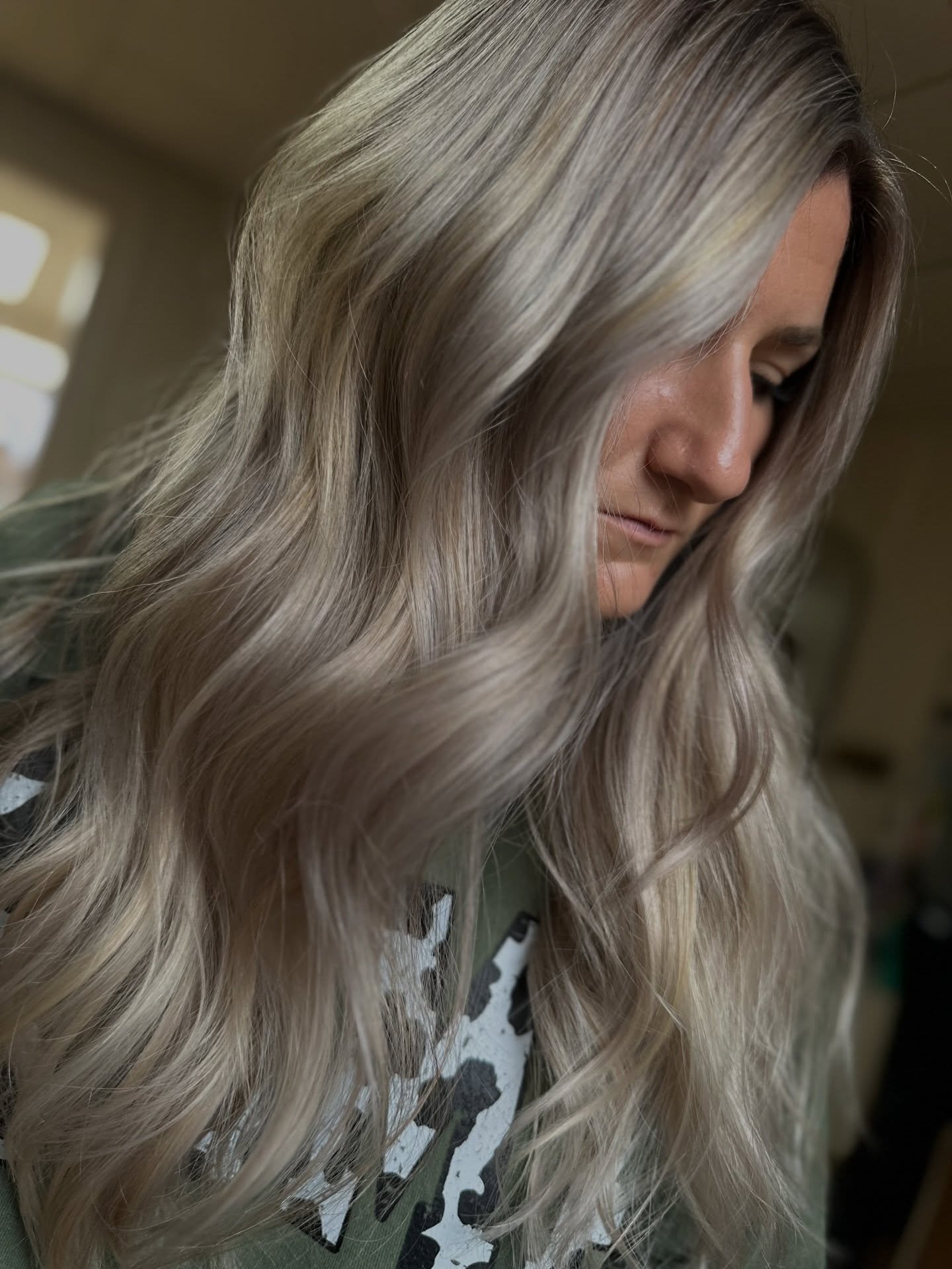 Blondie season is officially here ☀️✨

Bright, fresh, lived-in blondes are taking over&mdash;and our books are filling right along with it 🤍

Currently booking into June, so don&rsquo;t wait to get your spot secured!💫

Tap the link to book or messa