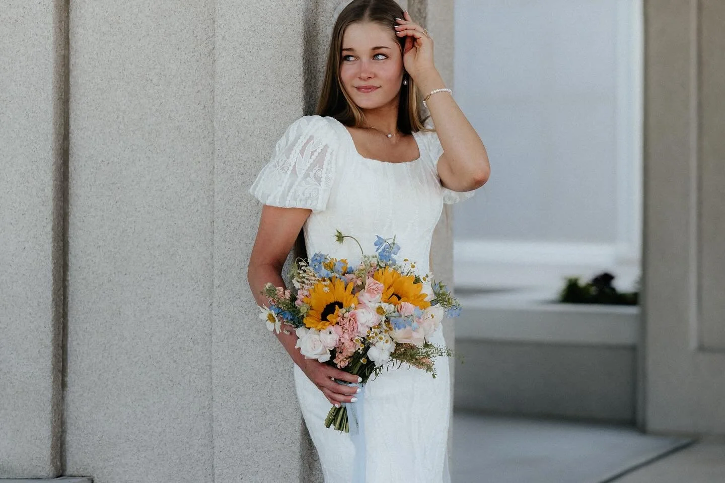 Those summer wedding pics are rolling in and I love to see all the hard work in all its glory! Cake: @simplybliss_catering
Groom: @theincrediblelukemitchell
Photographer: @brooklyngracephoto Bride @katemitchell_02