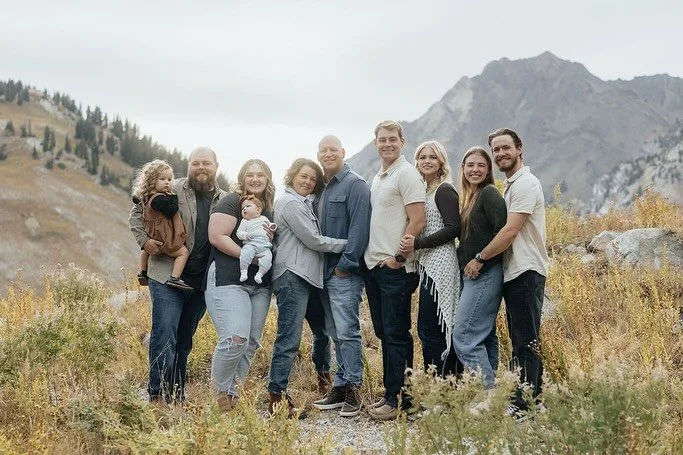 What to expect at your extended family session- 
.
We&rsquo;re going to work together to find the best location and the perfect timing for you! Want to brain storm outfits and locations? Let&rsquo;s do it! 
. 
We&rsquo;re going to spend about 90 minu