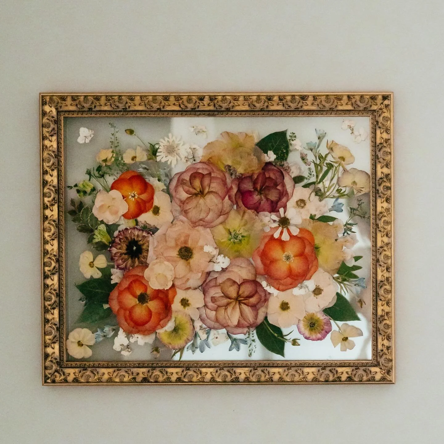 Pressed this bouquet for @eloise.speirs If you&rsquo;re wondering, nope, I don&rsquo;t have to be your florist to press you&rsquo;re bouquet. I&rsquo;d prefer to be your florist,  but I don&rsquo;t have to be!