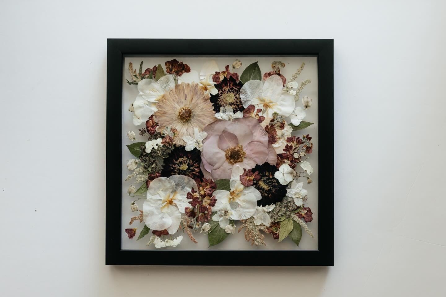Time for a pressed bouquet post. LOOK AT THOSE ORCHIDS! Perfection! Swipe to see the bouquet on wedding day!