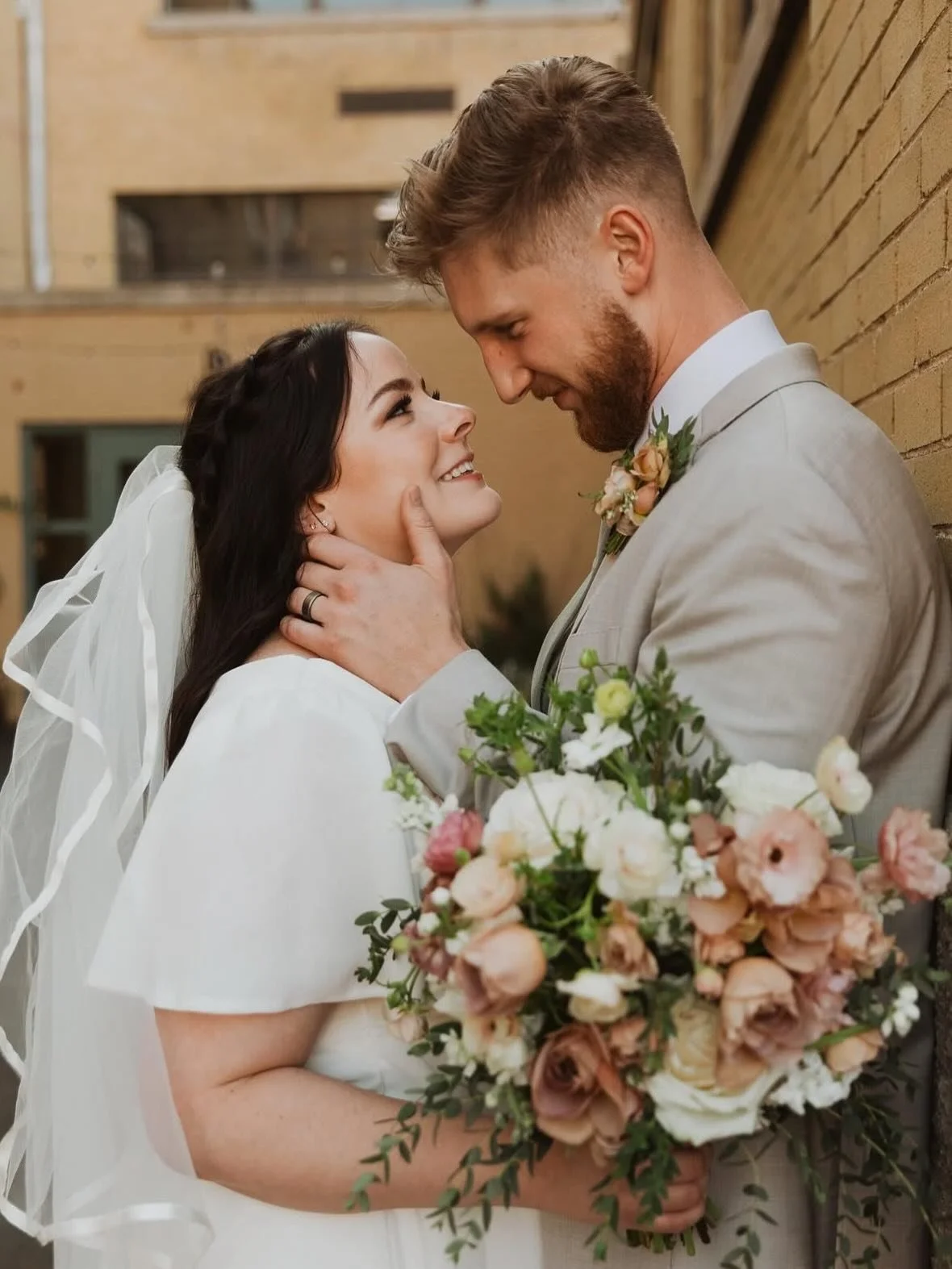 Summer weddings all year please! @sie.rasmussen @cam_rasmus @ivorylanemedia