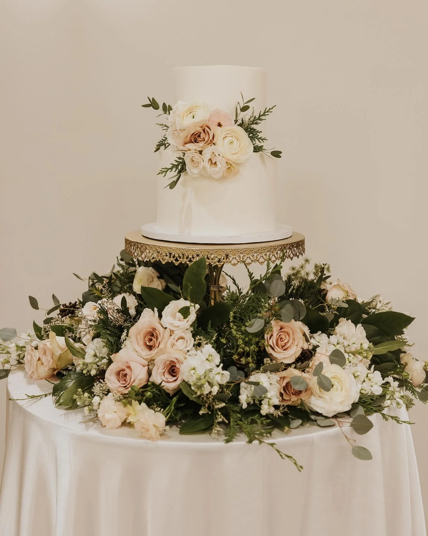 Pro tip-have a plan for your brides maids bouquets after photos. This is my favorite idea and tons of my brides do this. Lay them around your cake pedestal. It&rsquo;s an instant cake garden. You don&rsquo;t want them left by someone dinner plate. Pu