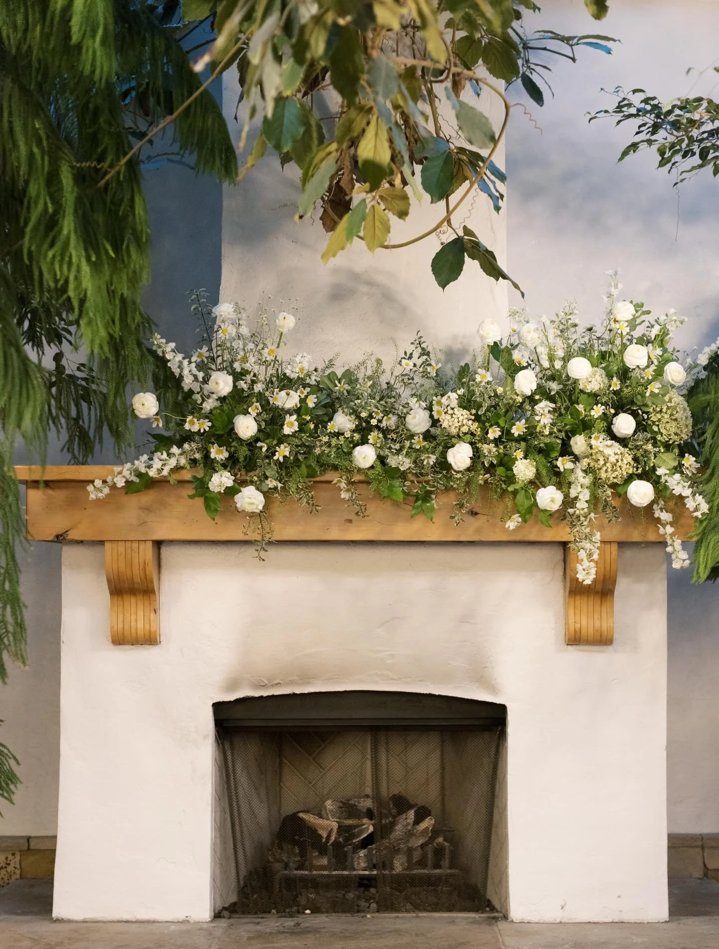 You&rsquo;ll have so many photos taken at your wedding. How about, let&rsquo;s dress it up!! You can have the beautiful flowers you&rsquo;ve always dreamed of for the event of your life! @maren.tveten @highlandgardensevents