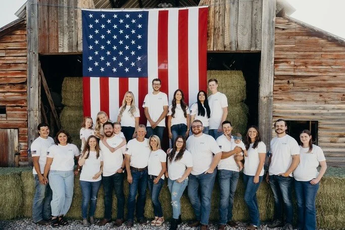 Grandpa wanted patriotic family photos and that&rsquo;s exactly what he got! I&rsquo;ve been siting on these for a little while waiting for the right time to post and I&rsquo;d say today is that day!