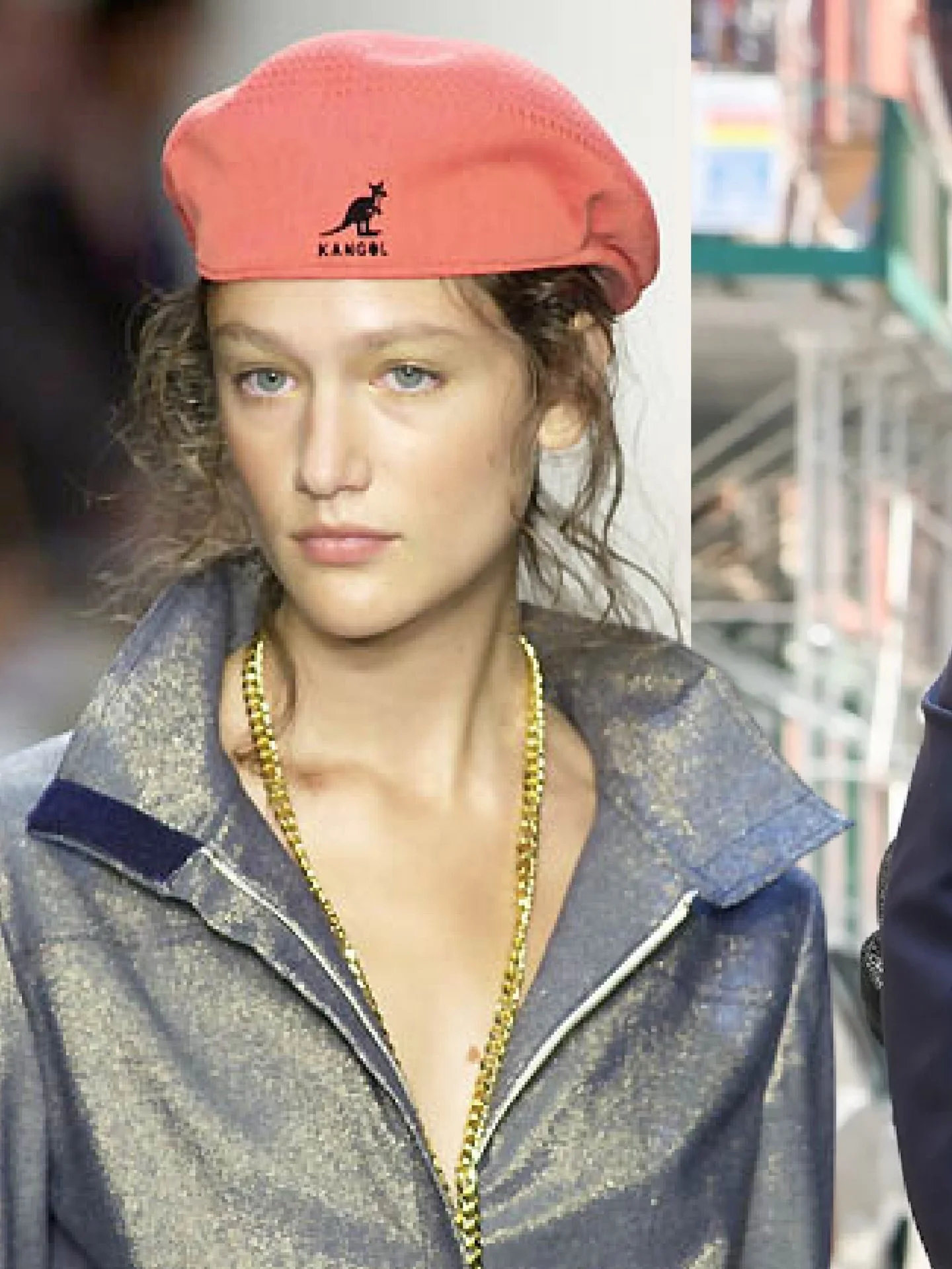 Trend spotting: flat caps, backwards.
An early-2000s signature.
Nicole Miller Spring/Summer 2001. 🖤