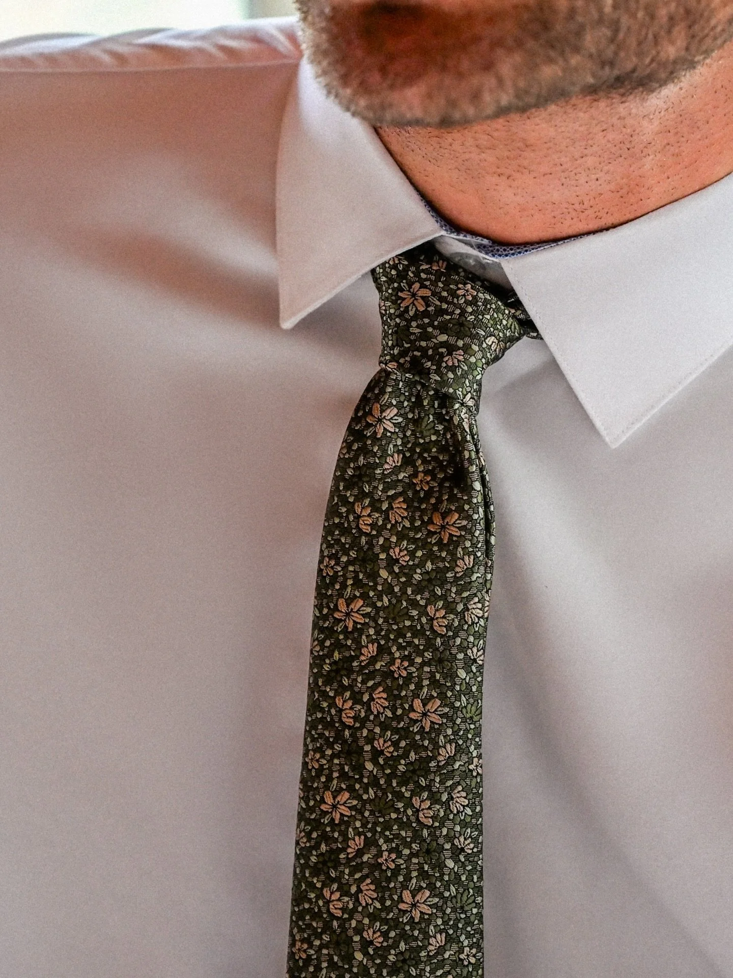 All in the details 👔

Slim-Fit Shirt @macys 
Tie @amazon