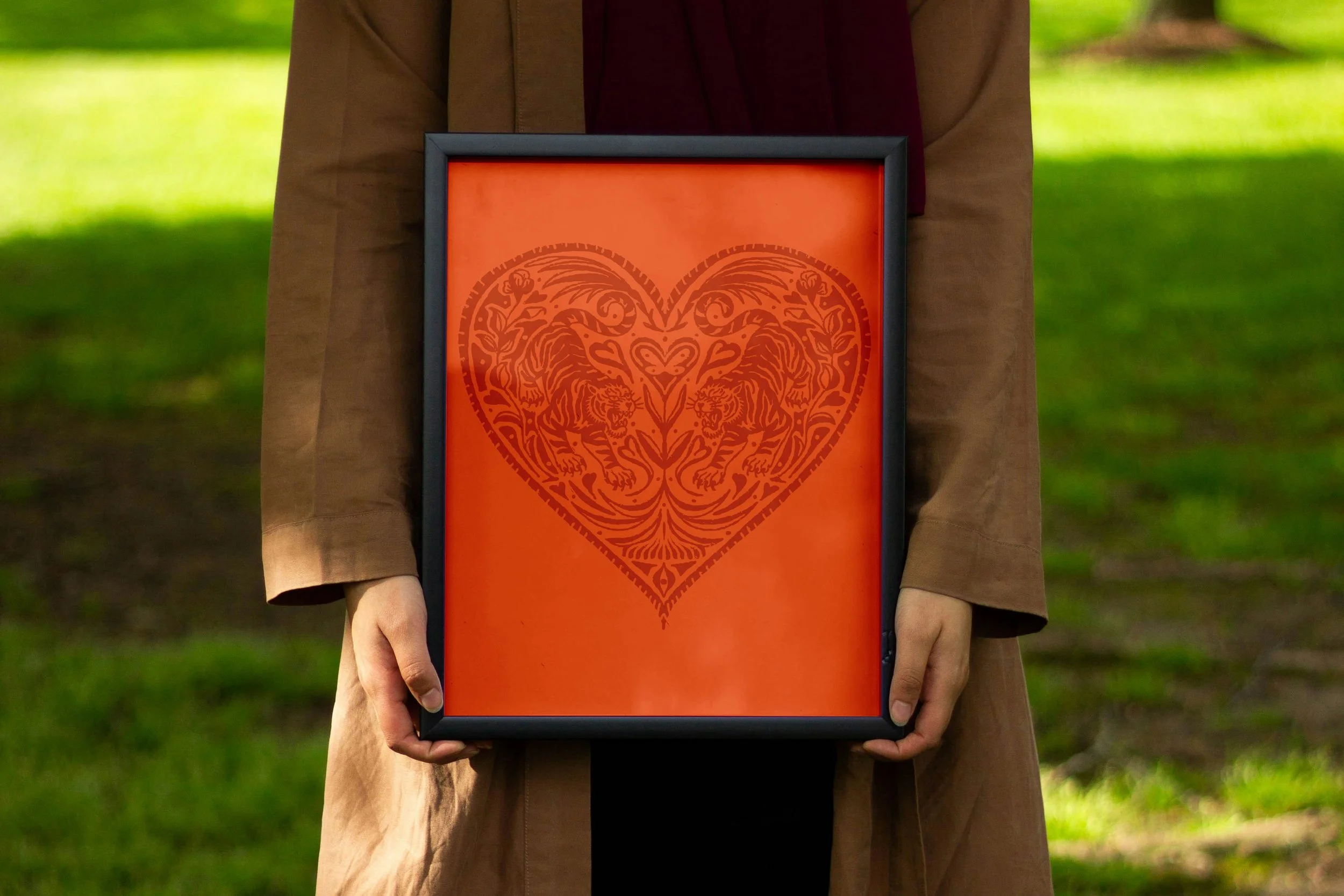 Free Frame in Women Hand Mockups.jpg