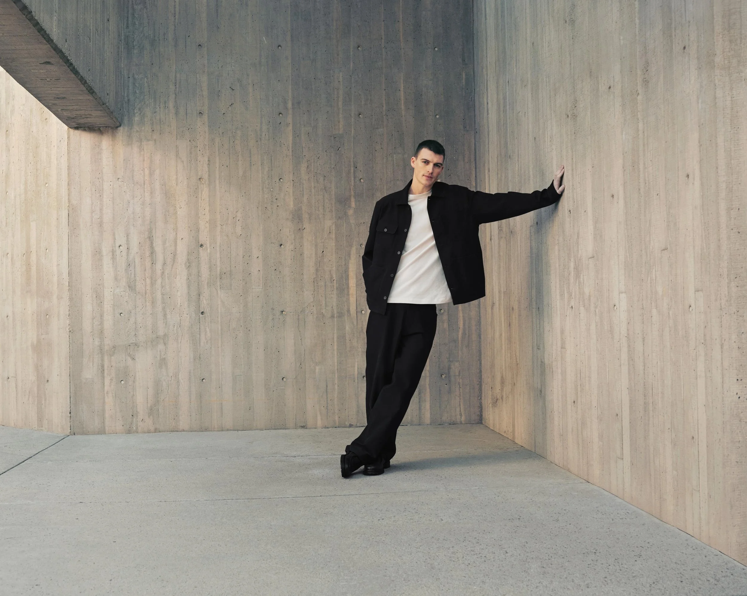 RGB JPEG_2025_Q1PANTS_AJ_26_MARTIN_EASY5LOOSE_005536_MR.jpeg