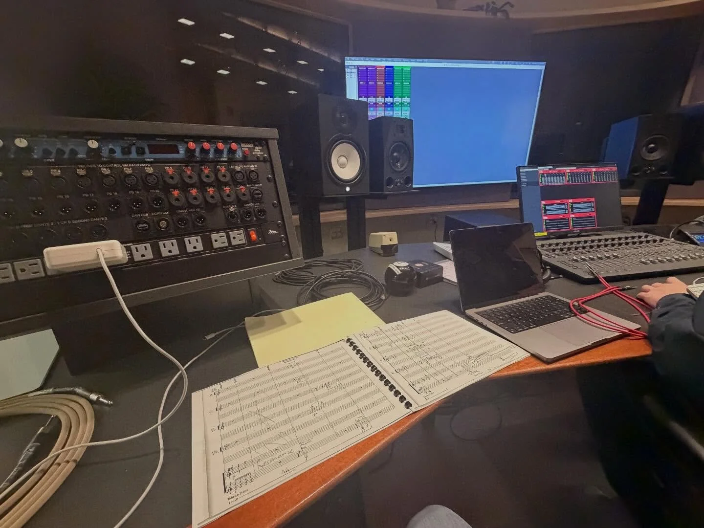 Recording session of NAGARJUNA for Piano and Four Instruments.

Huge thanks to everyone that made this possible! 

Credits: 

Eileen Zhang, Flute 
Kaden Prichard, Clarinet 
Jad Ibrahim, Violin
Charlotte Wildenberg, Cello
Sophie Li, Piano

James C. Te