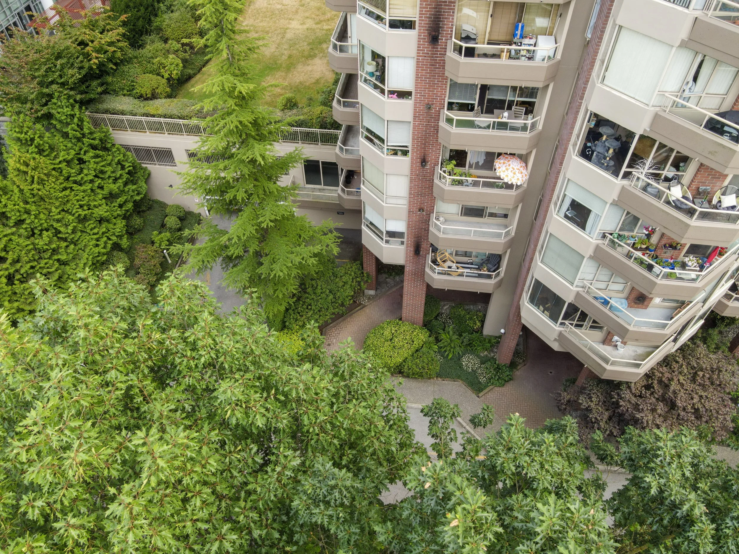 3-Building entrance.jpg